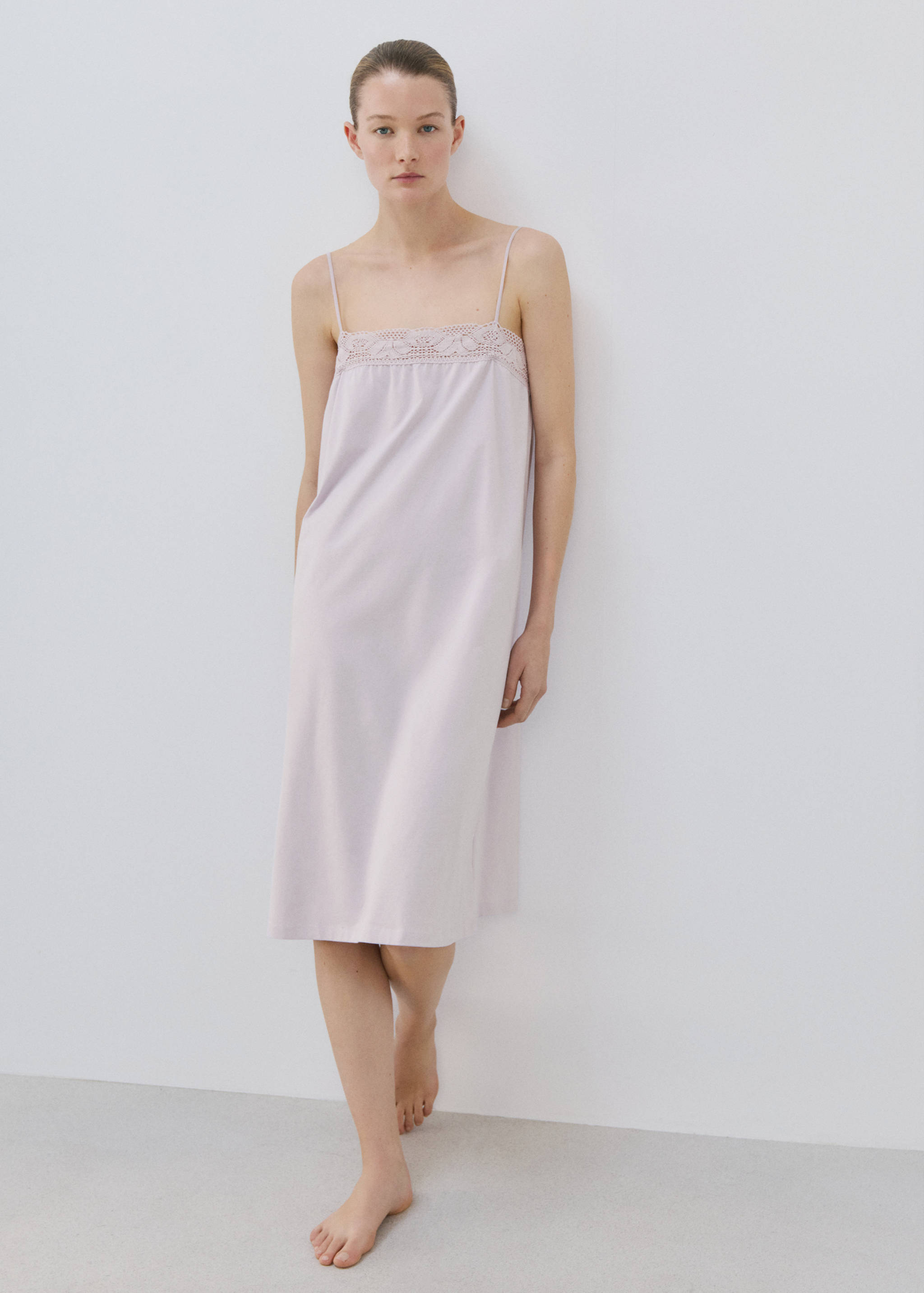 Cotton lace nightgown - General plane