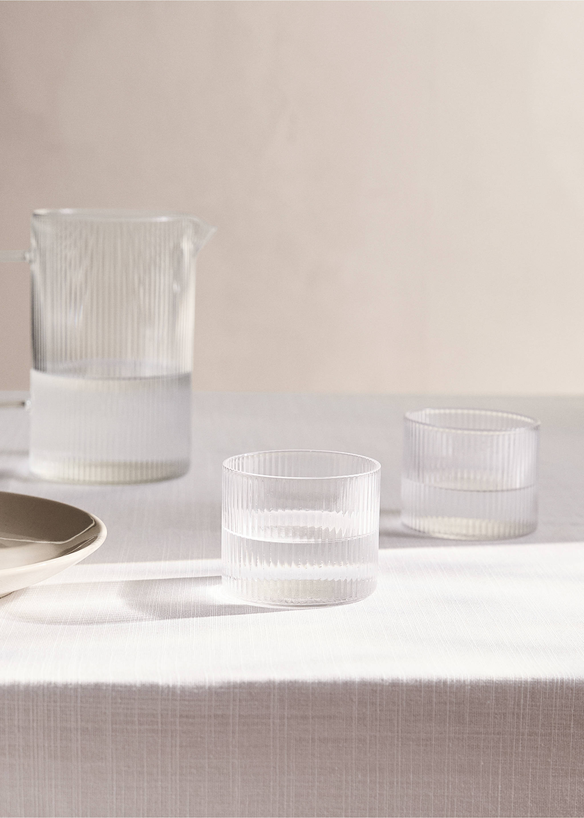 Ποτήρι βοριοπυριτικό ανάγλυφες γραμμές - Γενικό πλάνο, Γκρι Πάγου. Ref: 27071322-00.