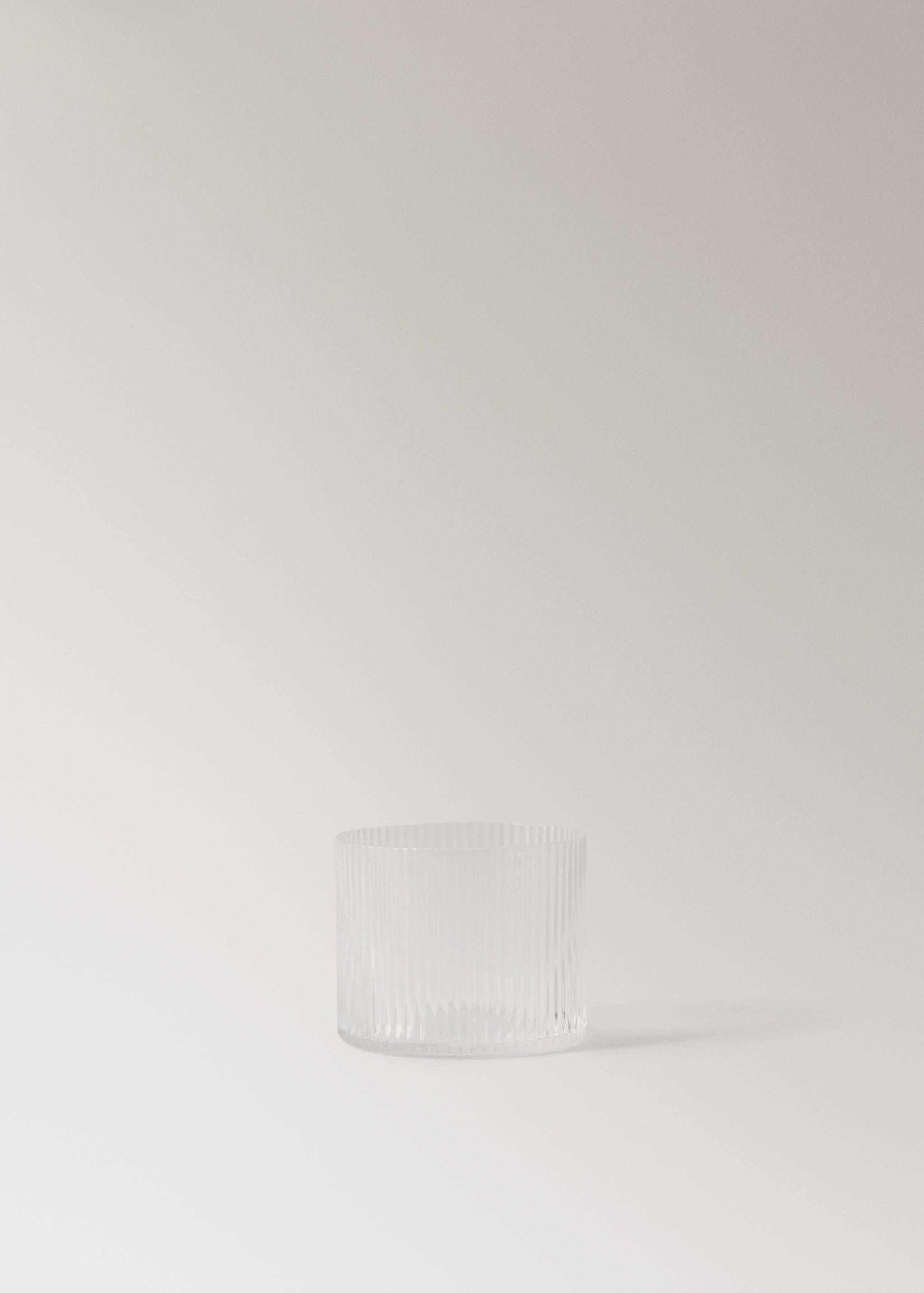 Borosilicate glass tumbler with relief lines - Article without model