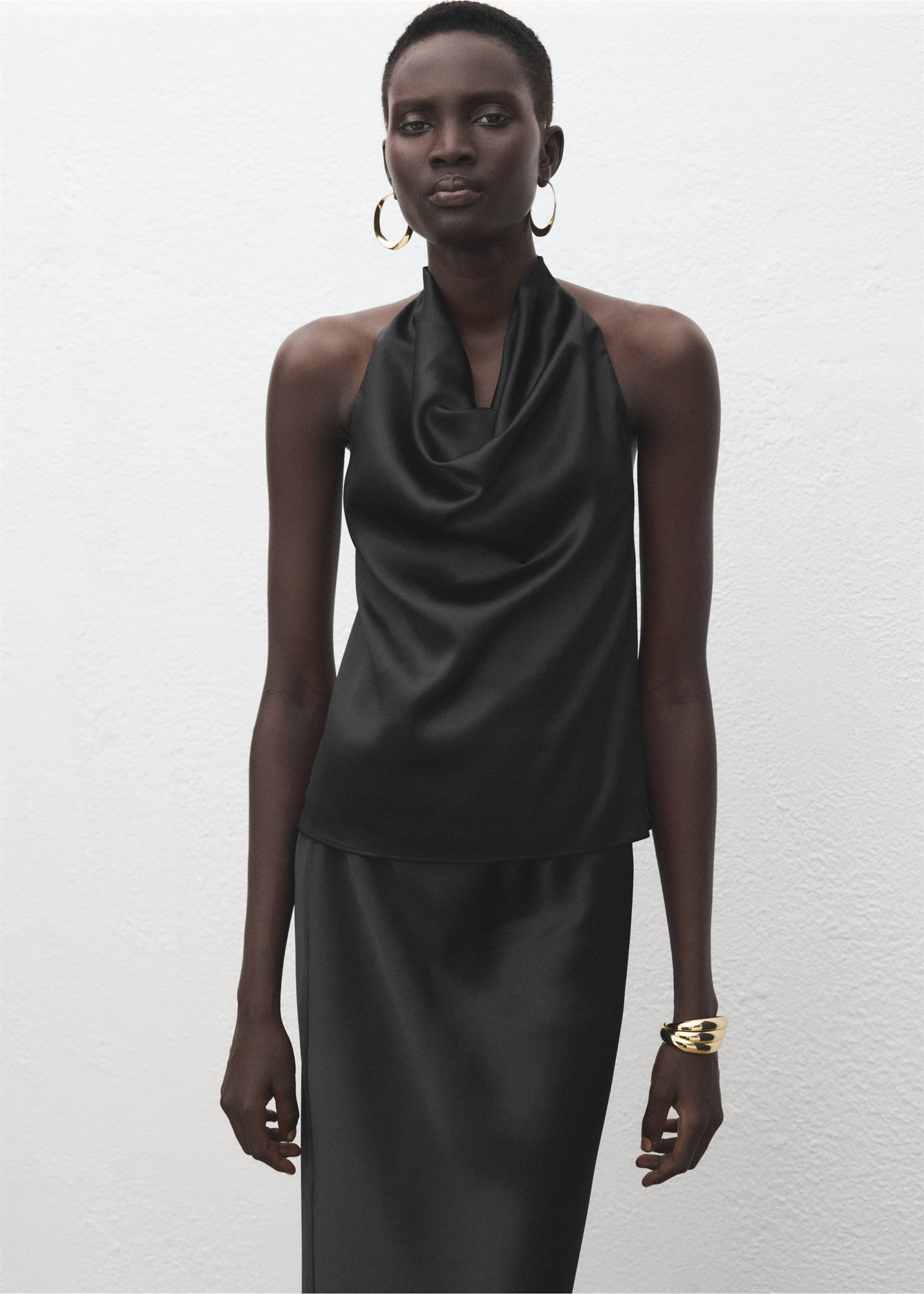 Draped neck satin top - Medium plane, Black. Ref: 27071327-00.