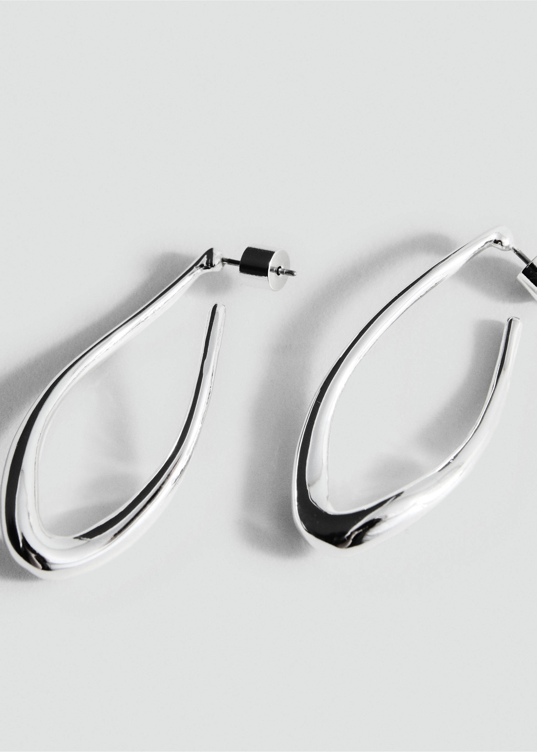 Twisted hoop earrings - Medium plane, Silver. Ref: 27071334-00.