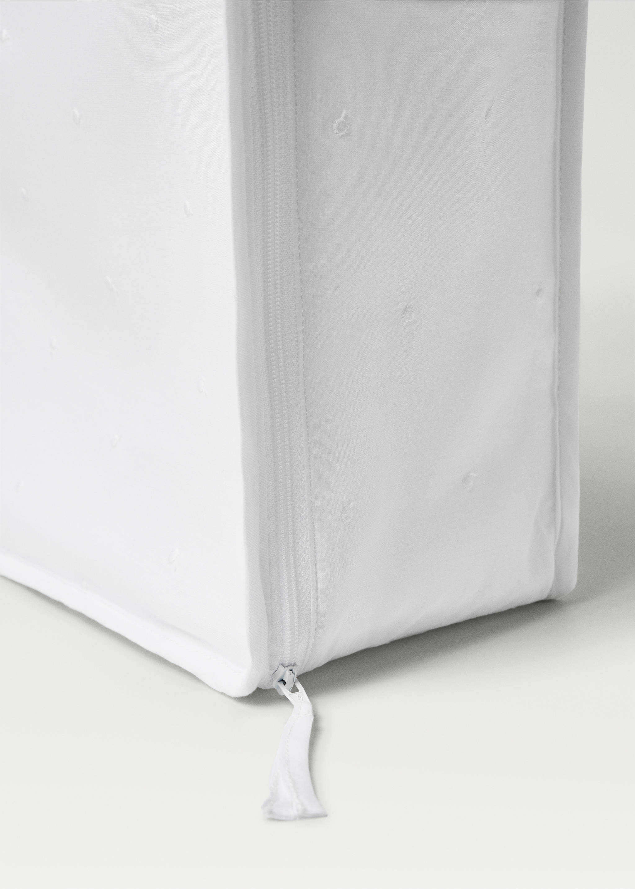 Organising box with embroidered details - Details of the article 3, White. Ref: 27071335-00.
