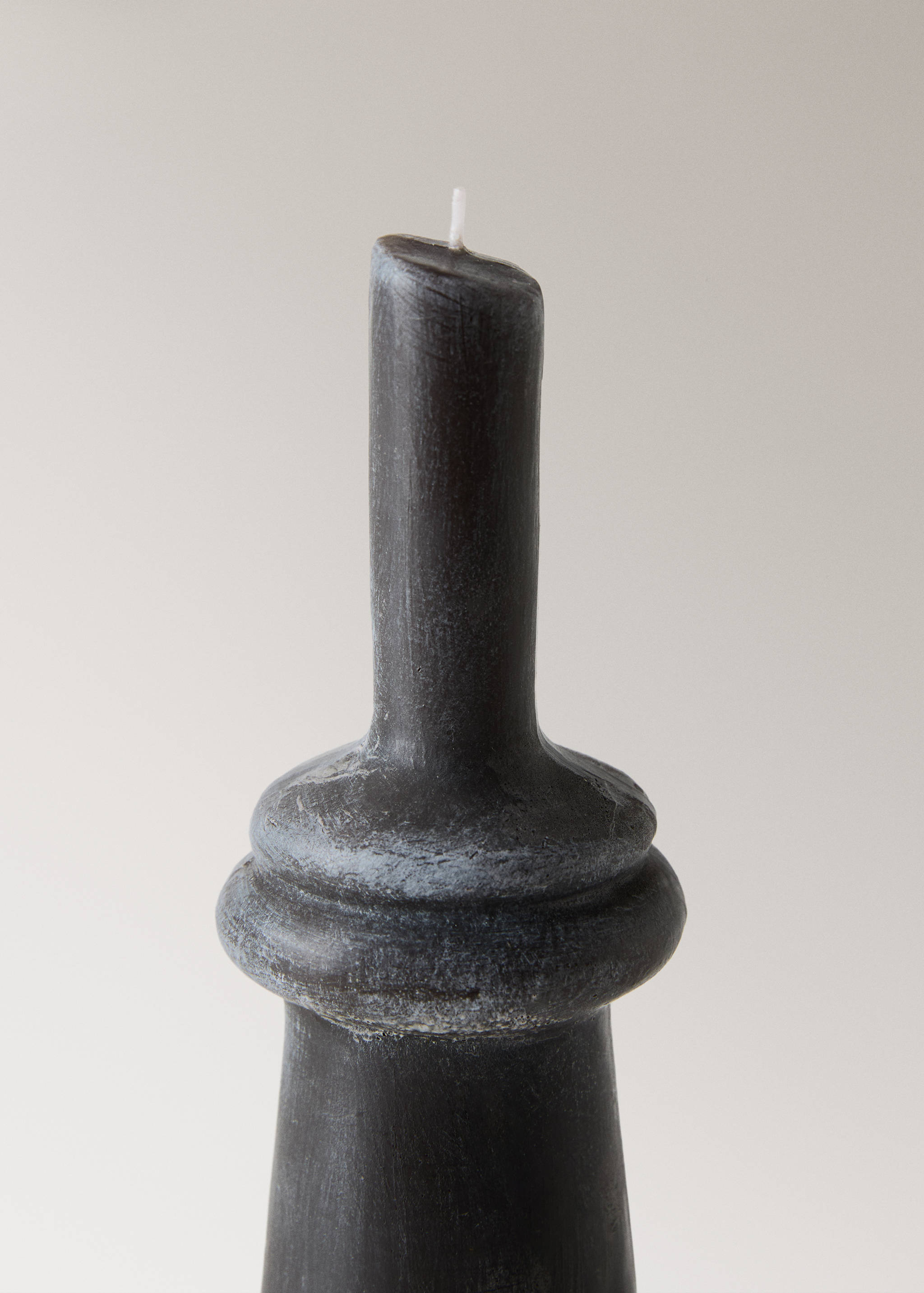 Decorative pillar candle - Details of the article 1