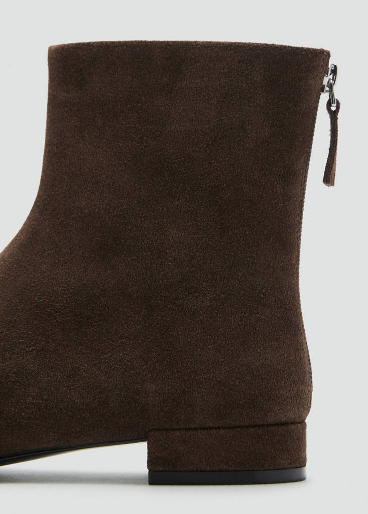 Suede ankle boots with round toe — Chocolate