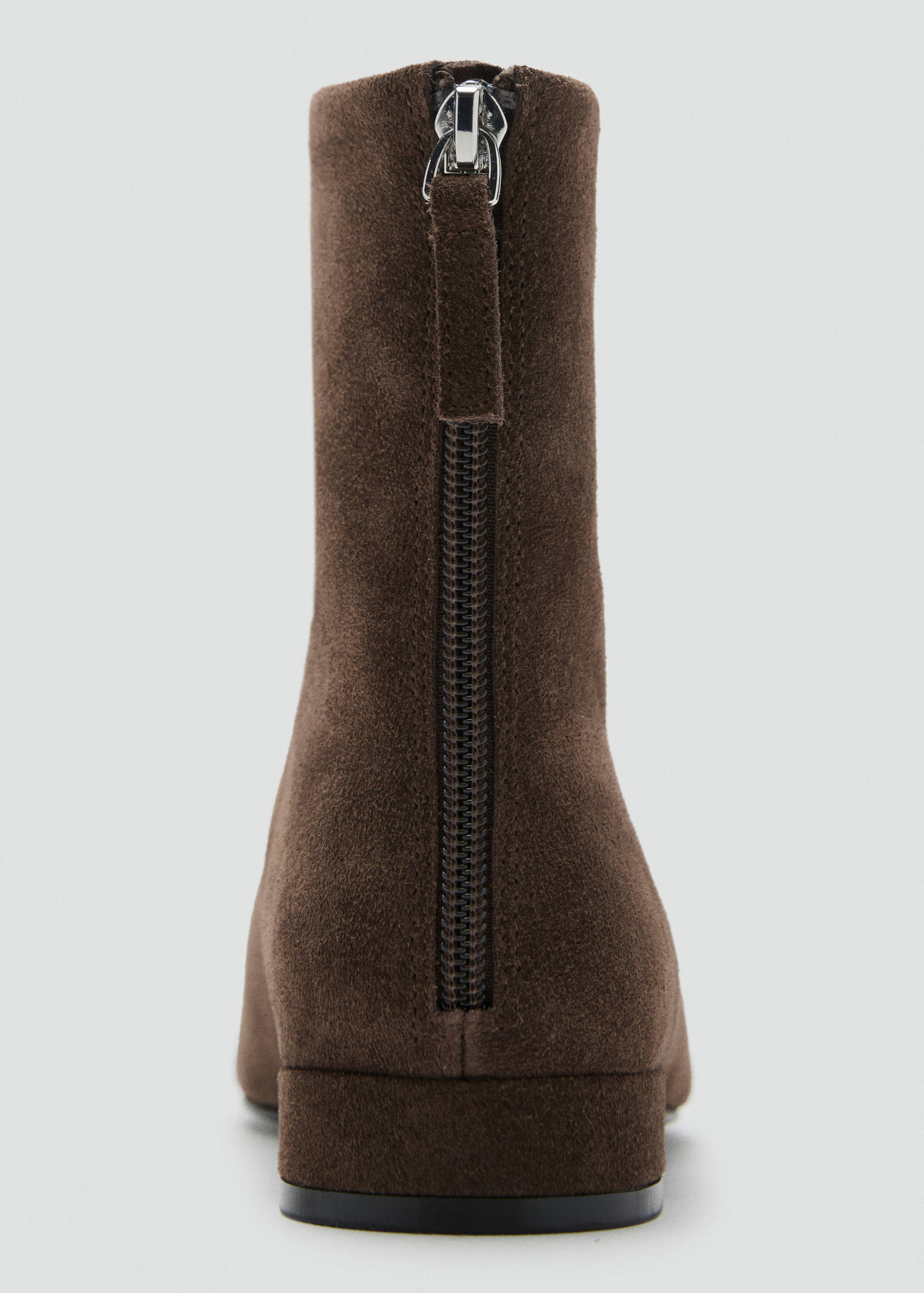 Suede ankle boots with round toe - Details of the article 2