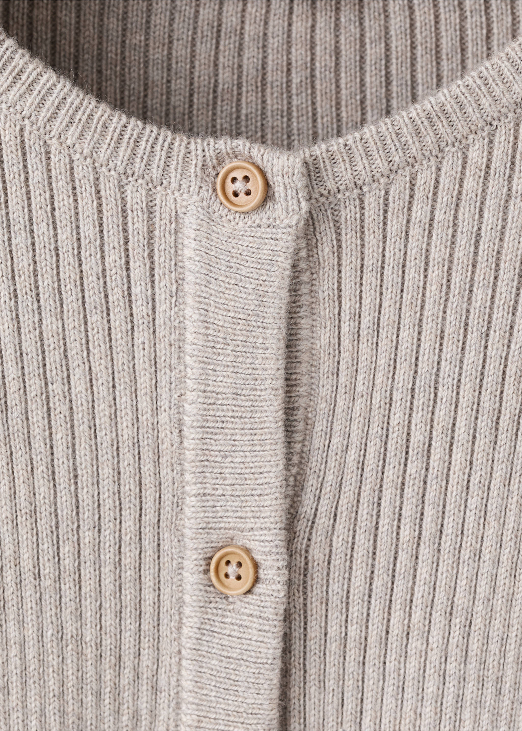 Mono largo botones - Detalle del artículo 8, Beige. Ref: 27071516-00.