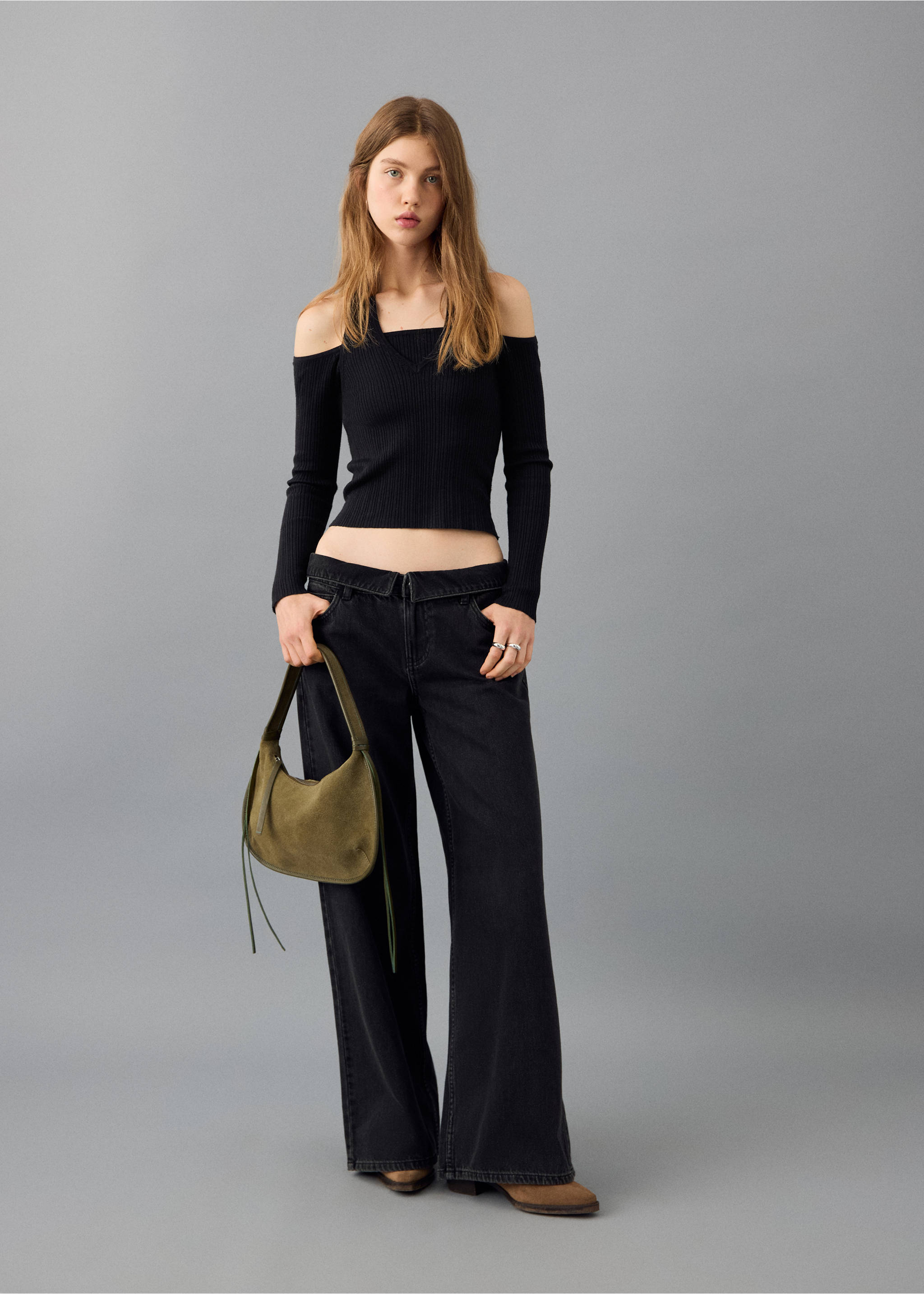 Long-sleeved halter-neck top - General plane, Black. Ref: 27071517-00.