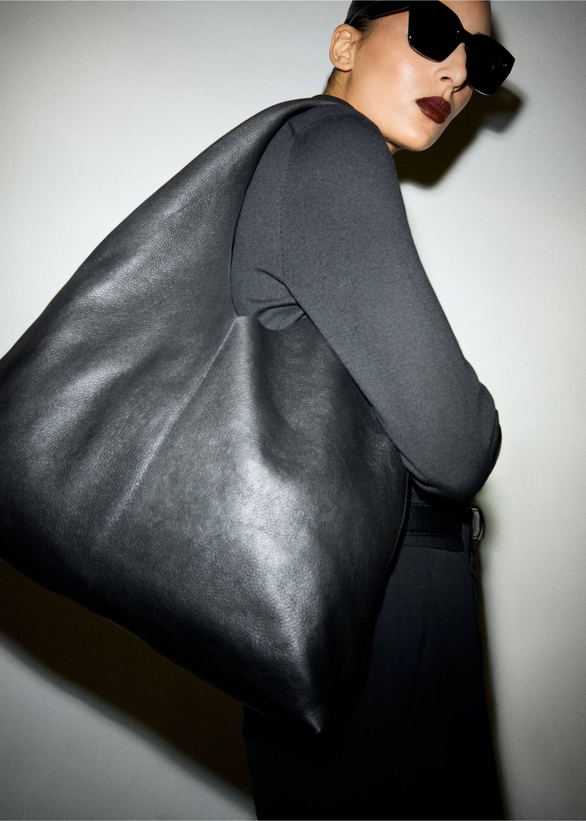 Leather shoulder bag - General plane, Black. Ref: 27071519-00.