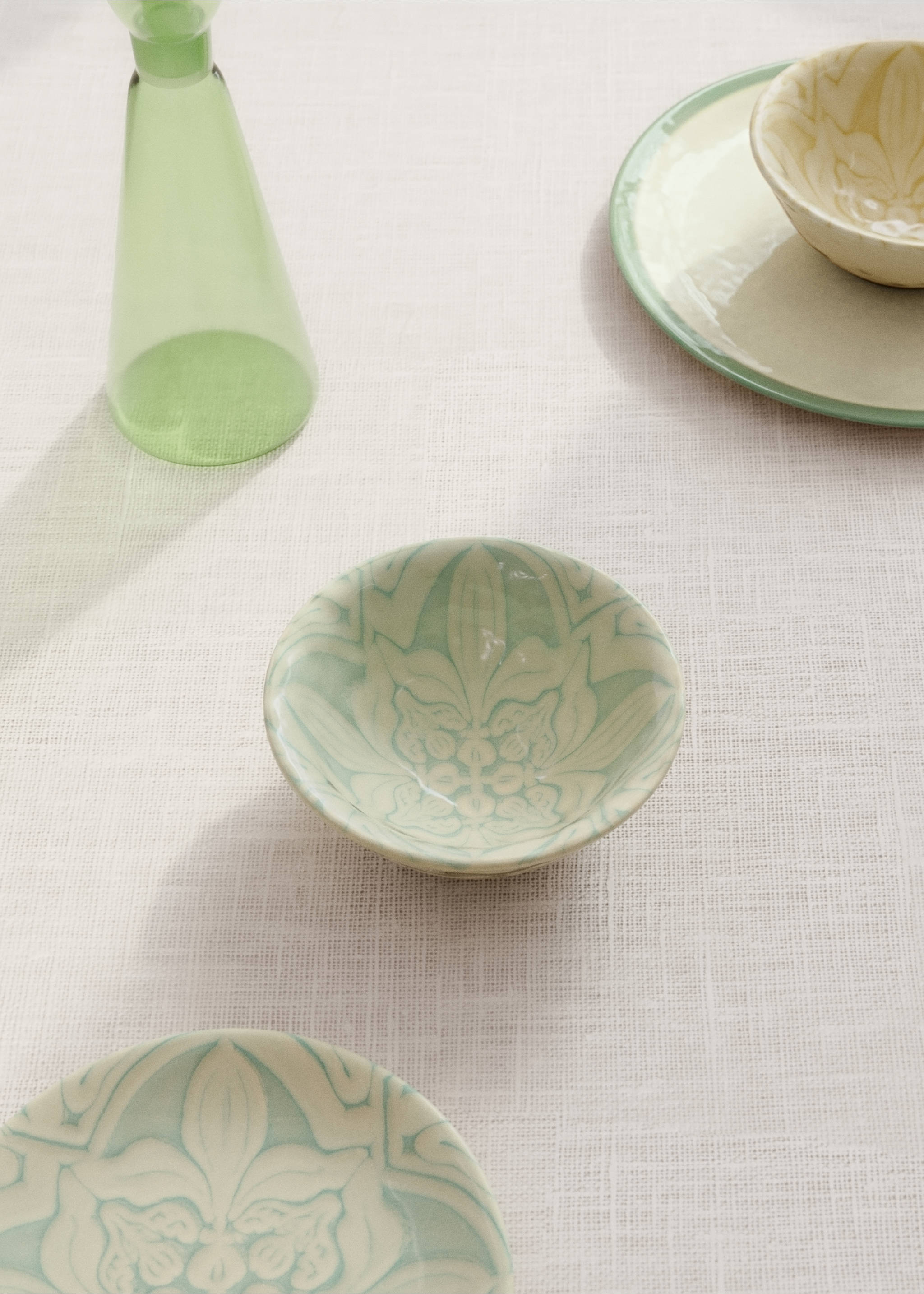 Schale aus Steingut mit Blumenmuster - Allgemeine Ansicht, Pastellgrün. Ref: 27071523-00.