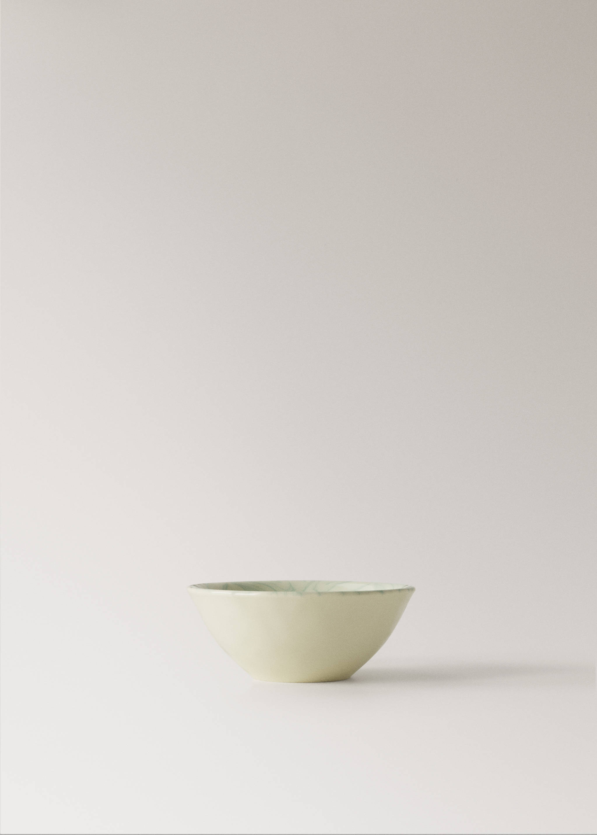 Schale aus Steingut mit Blumenmuster - Artikel ohne Model