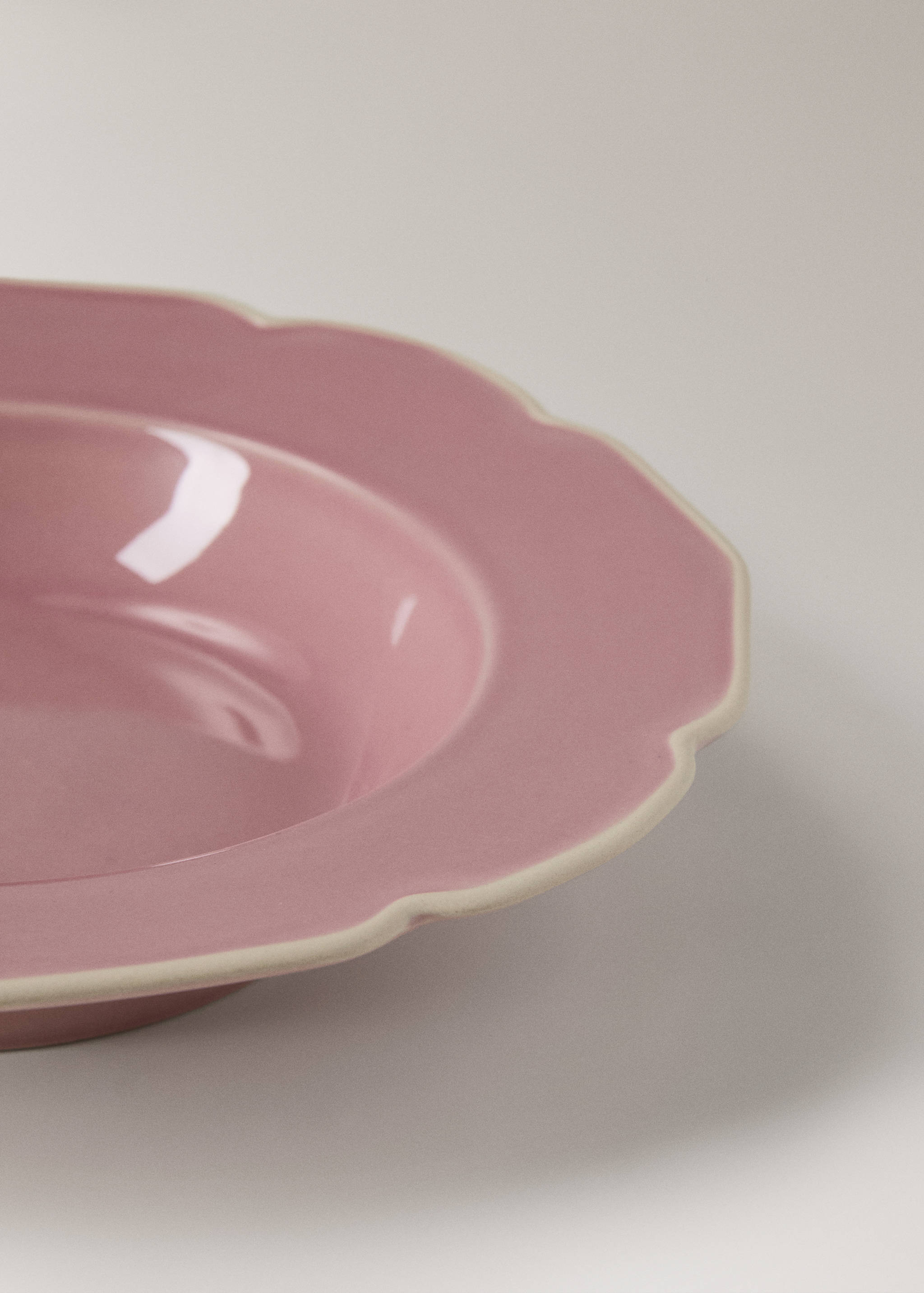 Stoneware deep plate with waves - Details of the article 2