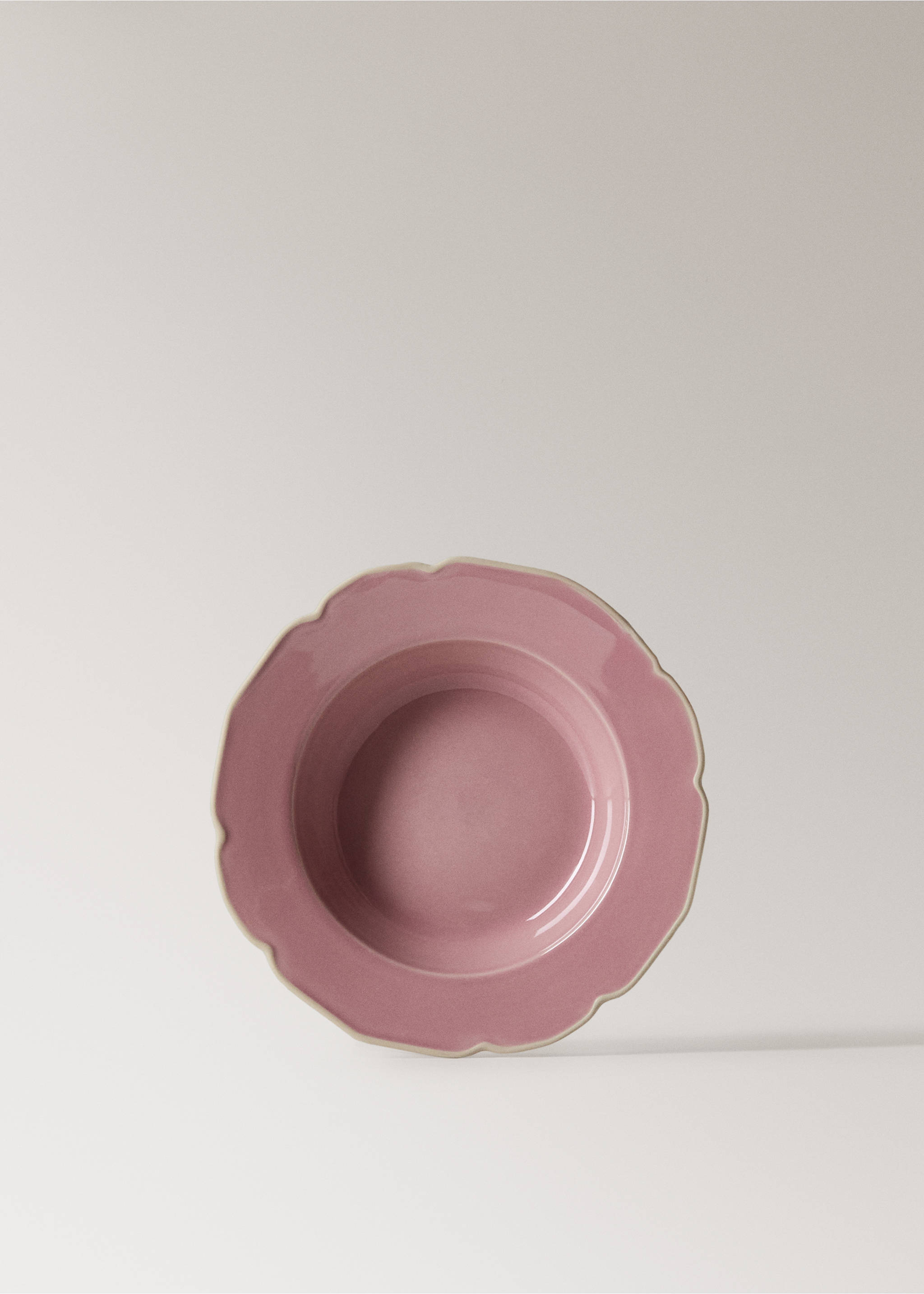 Tiefer Teller aus Steingut mit Wellenmuster - Artikel ohne Model, Rosa. Ref: 27071524-00.