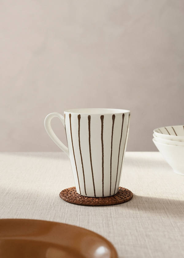 Stoneware tea cup — Brown