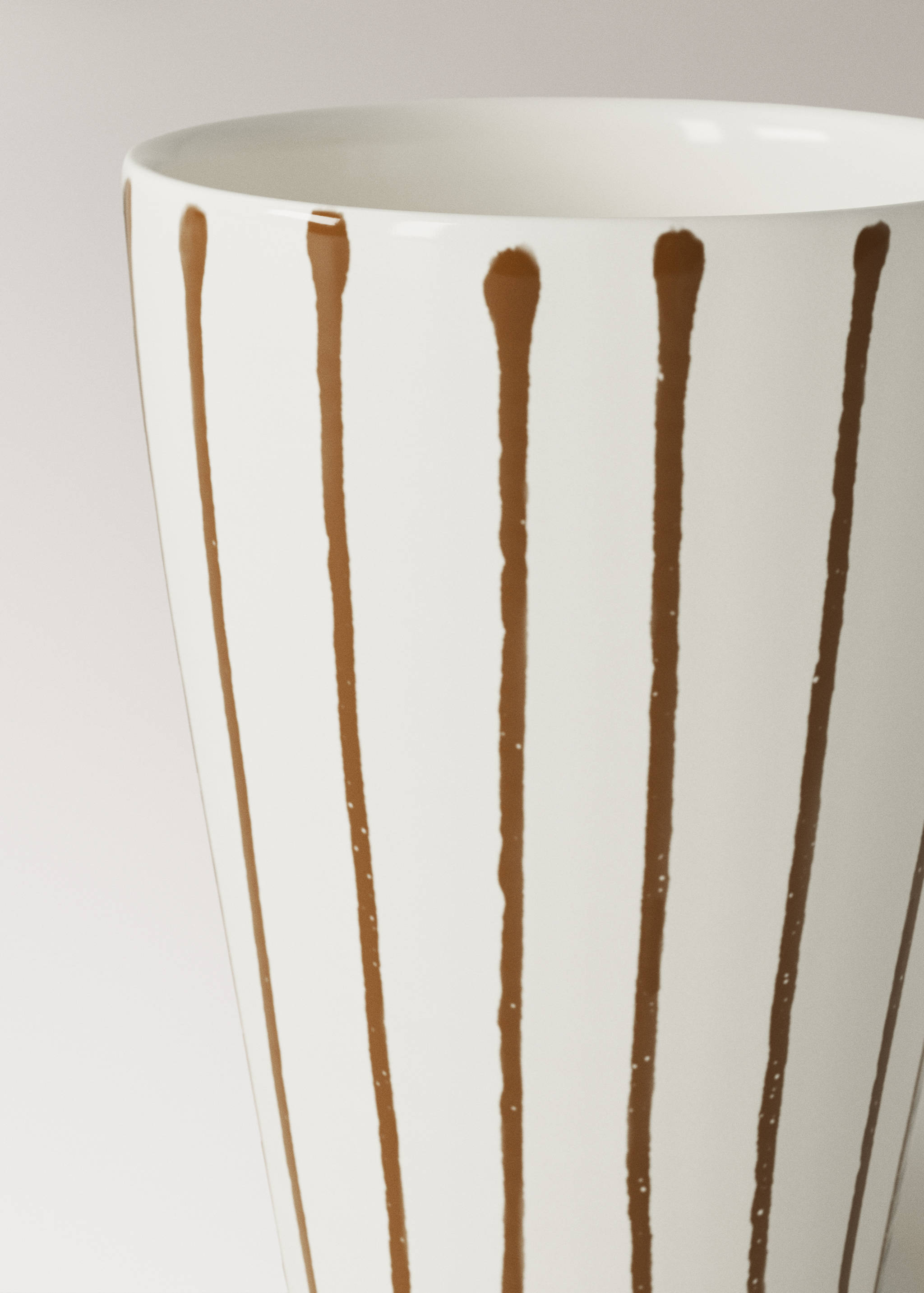 Stoneware tea cup - Details of the article 1