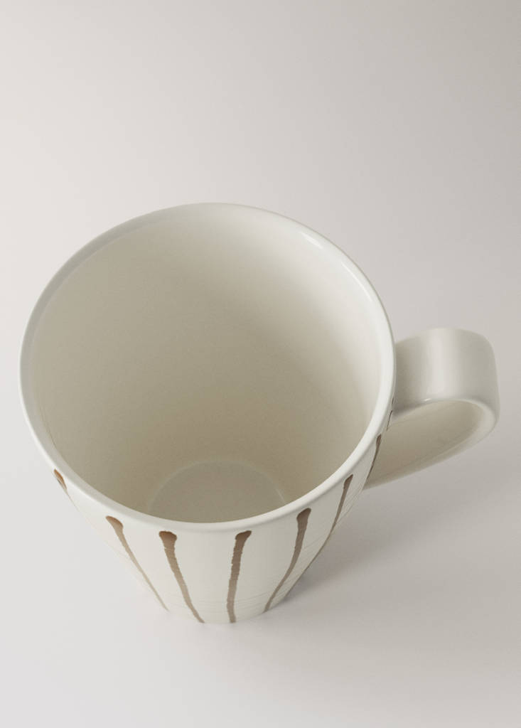 Stoneware tea cup — Brown