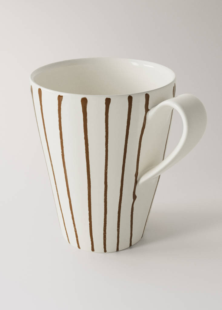 Stoneware tea cup — Brown
