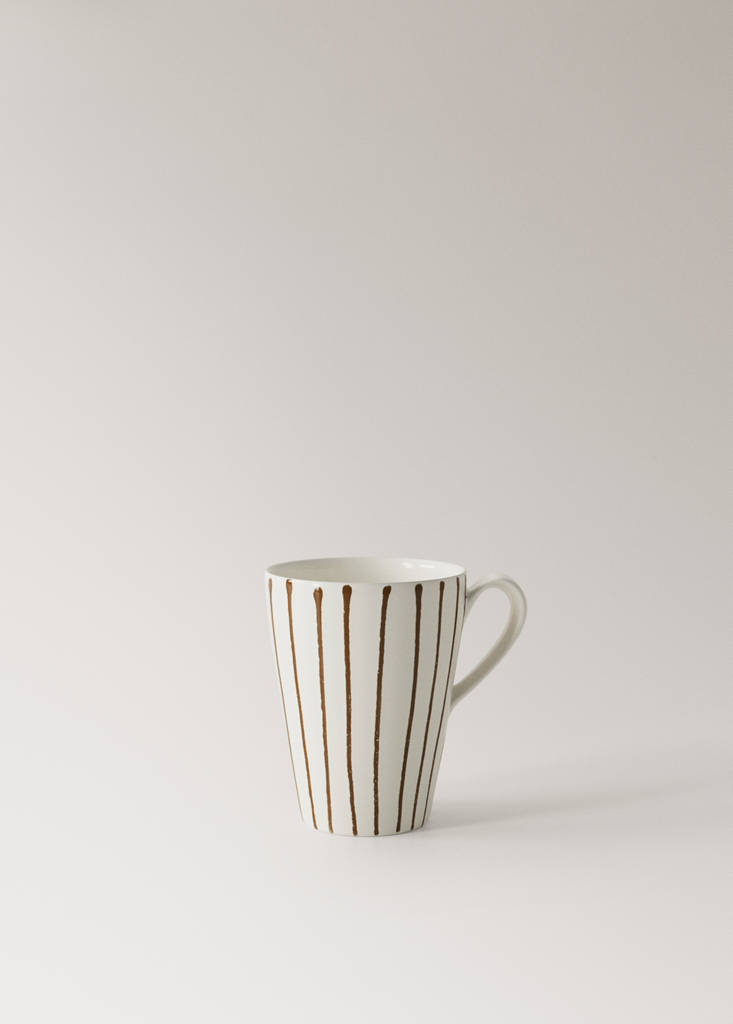 Stoneware tea cup — Brown