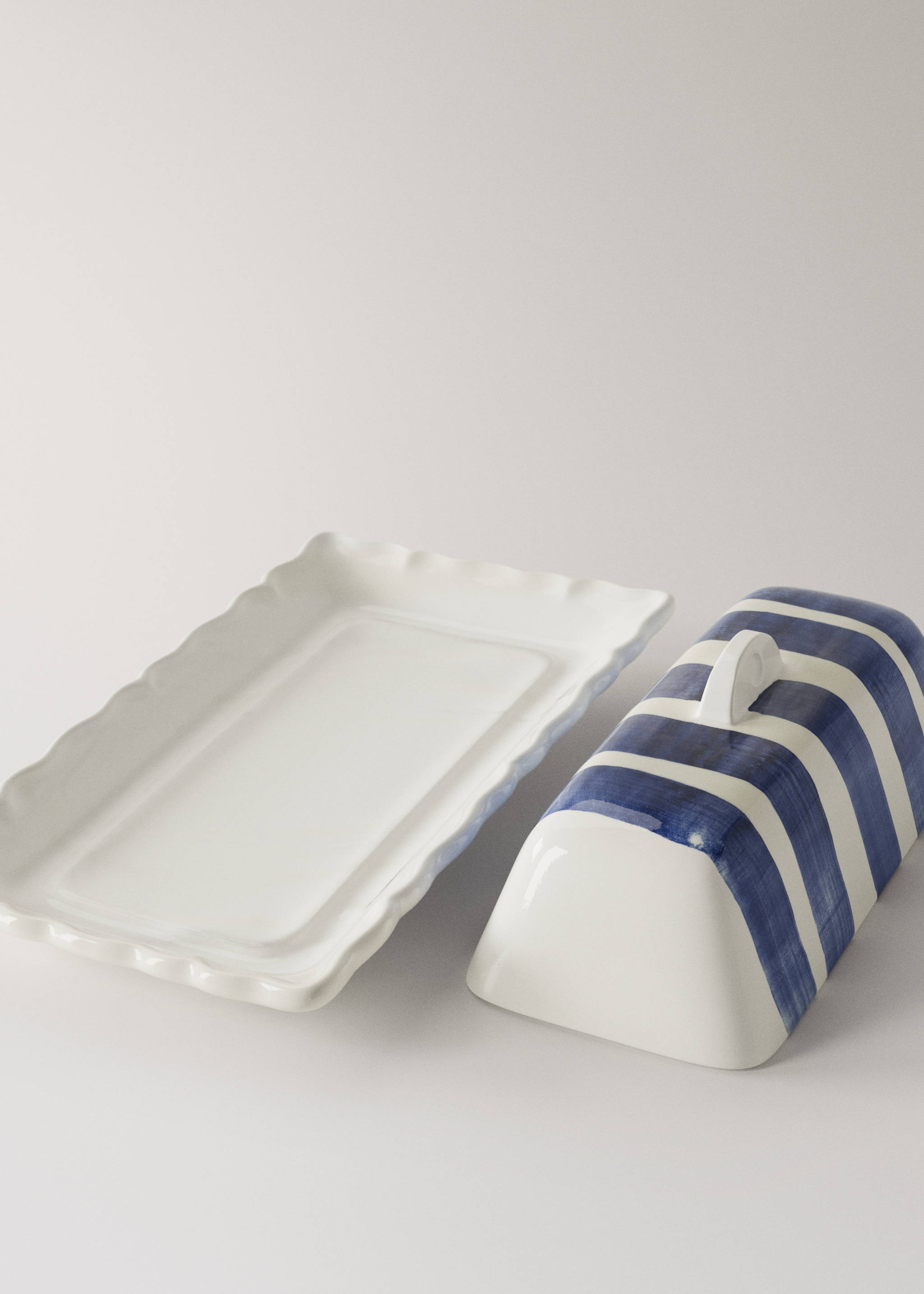 Striped earthenware butter dish - Details of the article 3
