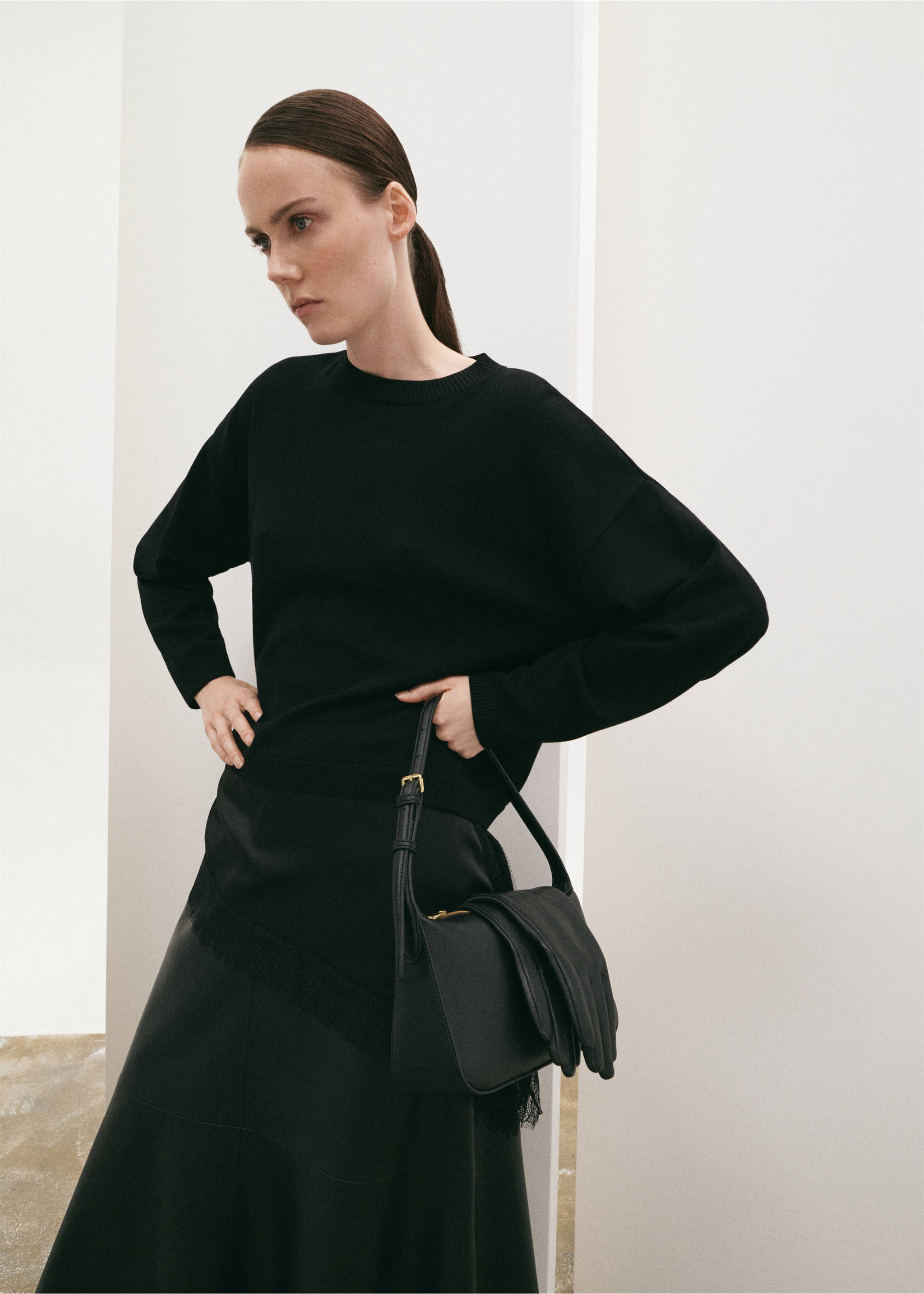 Jumper with lace detail - Medium plane, Black. Ref: 27071534-00.