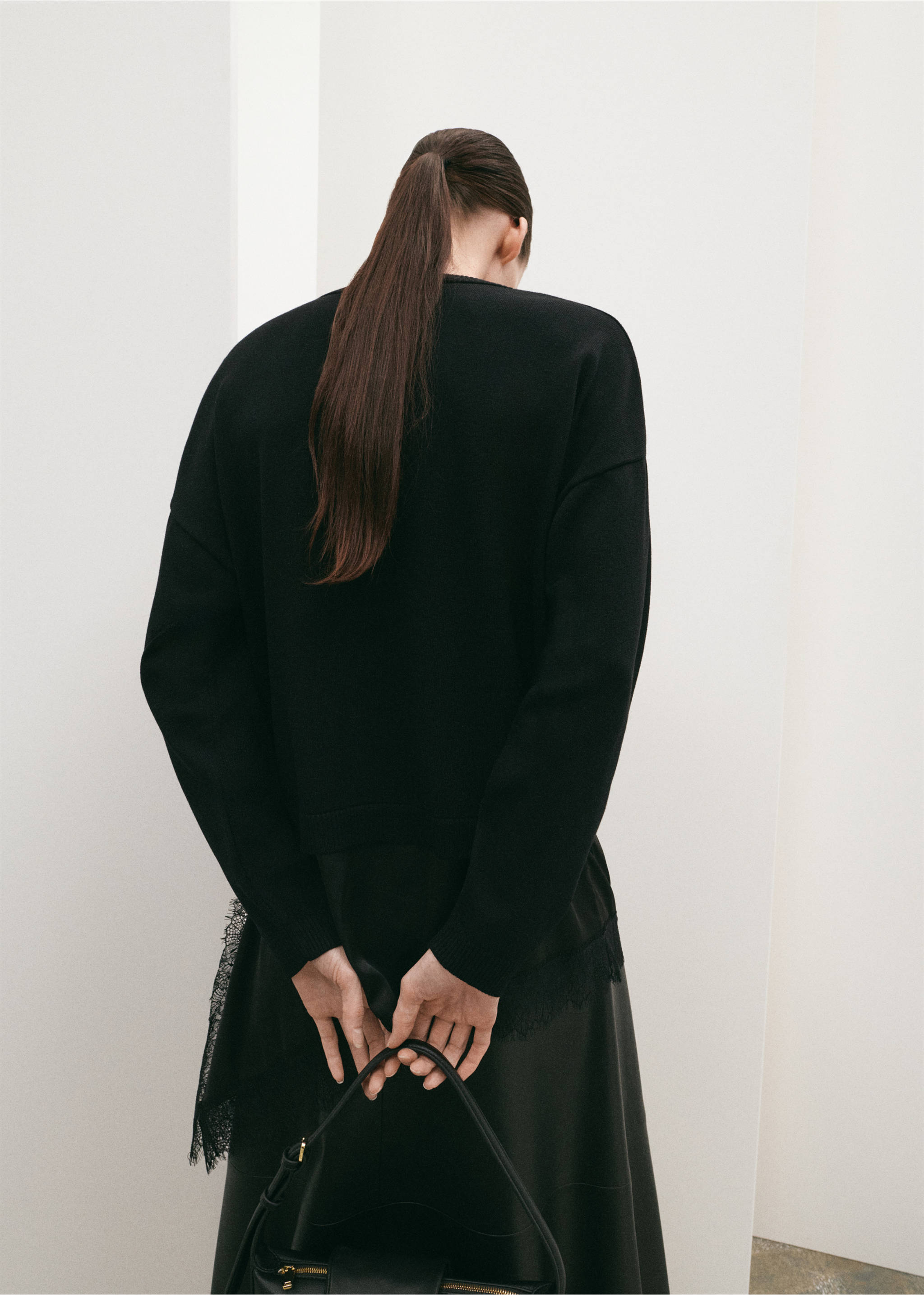 Jumper with lace detail - Reverse of the article, Black. Ref: 27071534-00.