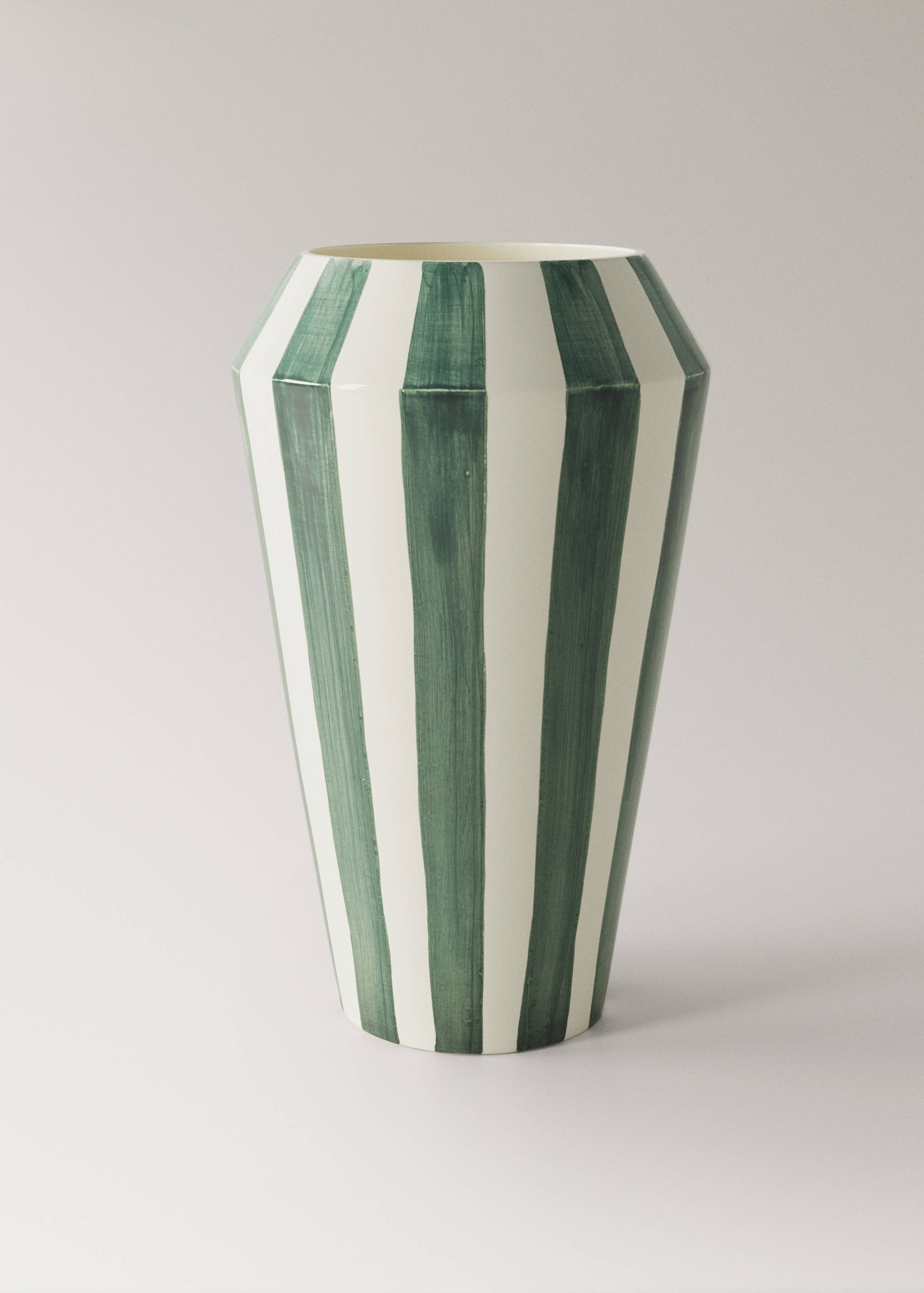 Large hand-painted striped vase - Article without model