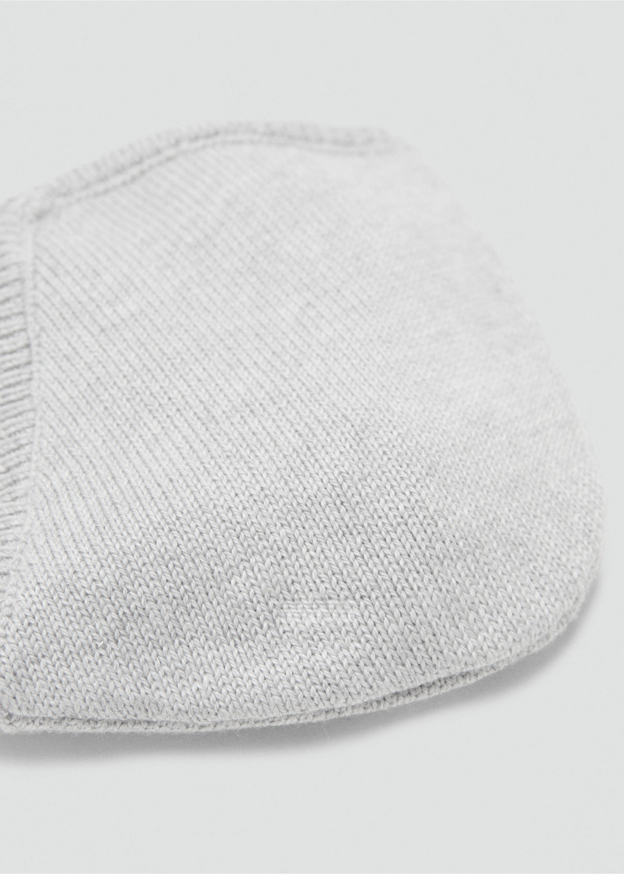 Knit beanie with tie closure - Details of the article 1, Light Heather Grey. Ref: 27072003-00.
