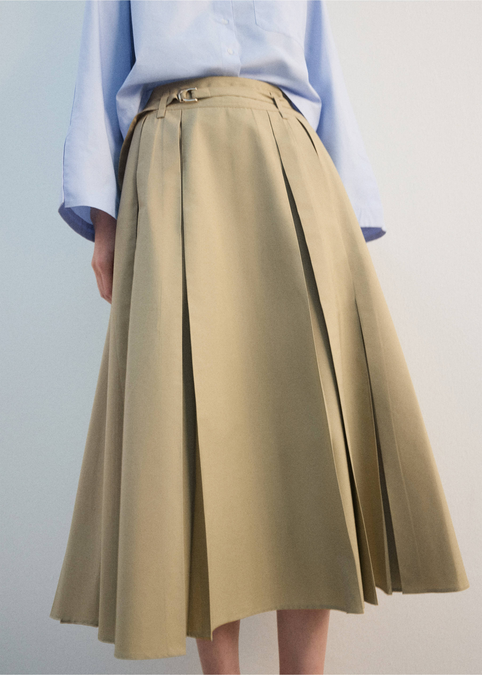A-line pleated skirt with belt - Details of the article 6, Medium Brown. Ref: 27072537-00.