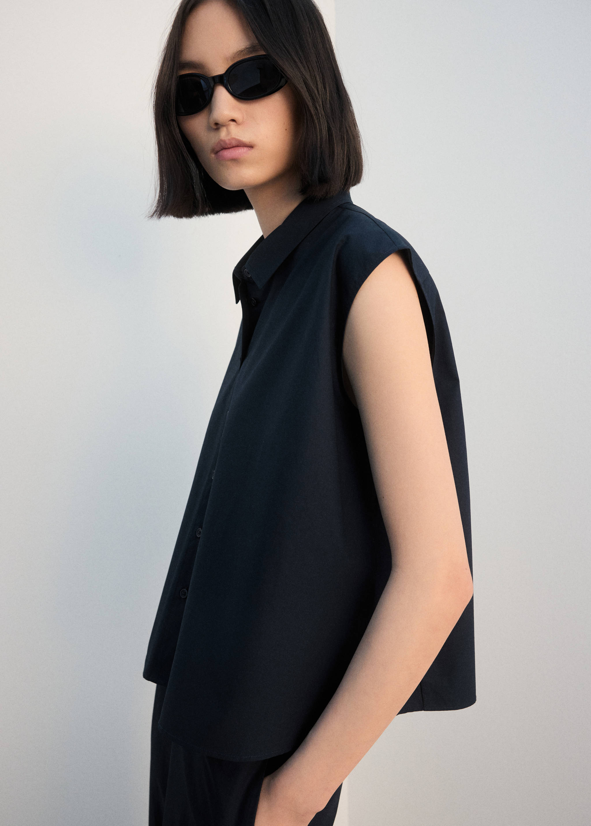 Sleeveless cotton shirt - Medium plane