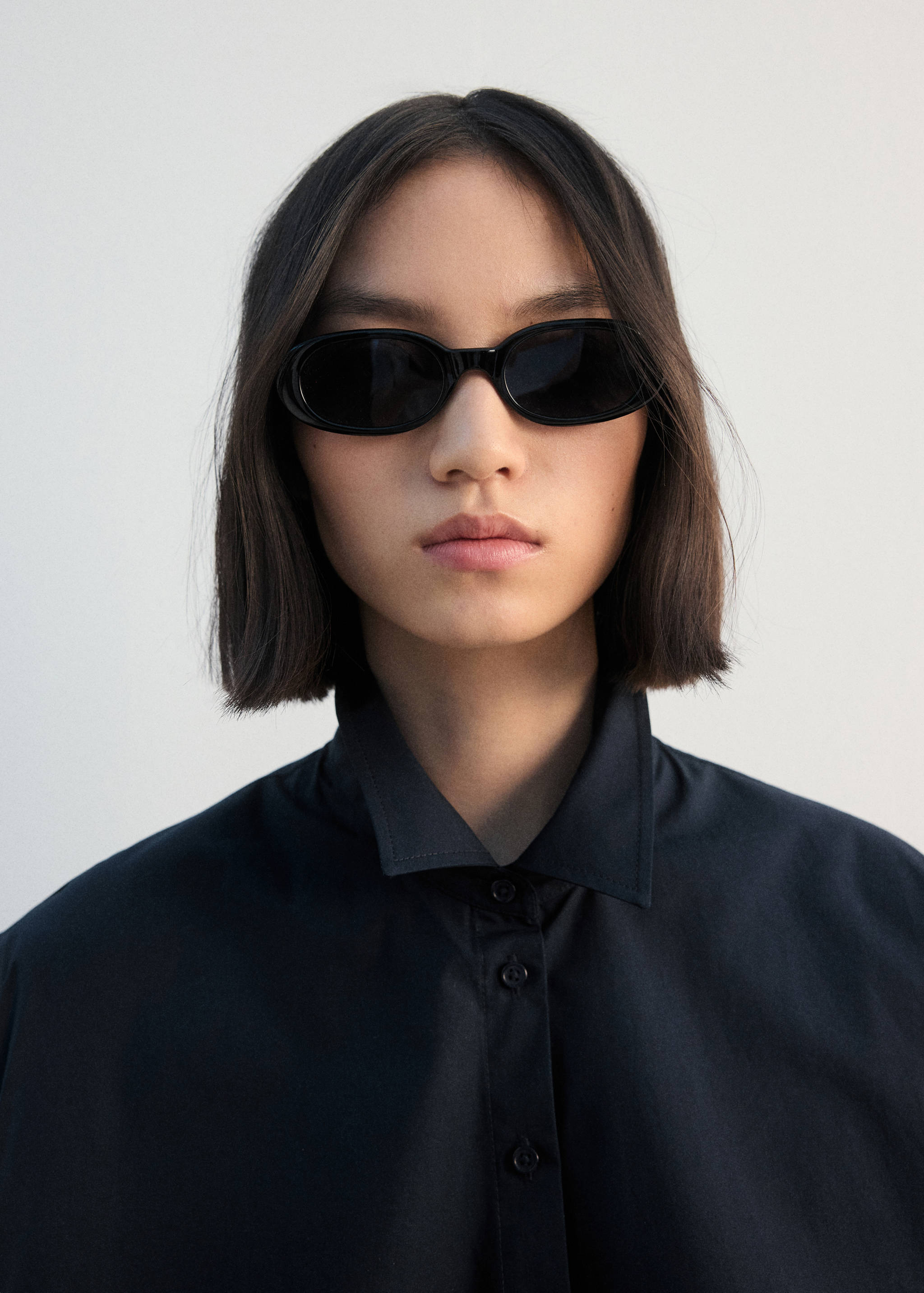 Sleeveless cotton shirt - Details of the article 1