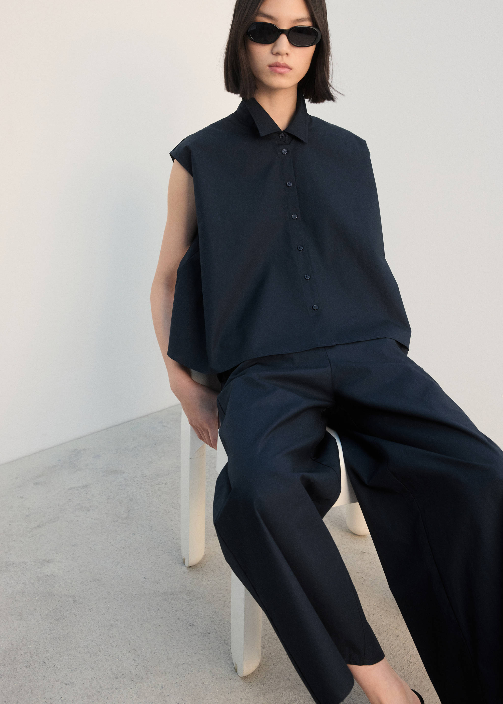 Sleeveless cotton shirt - Details of the article 2