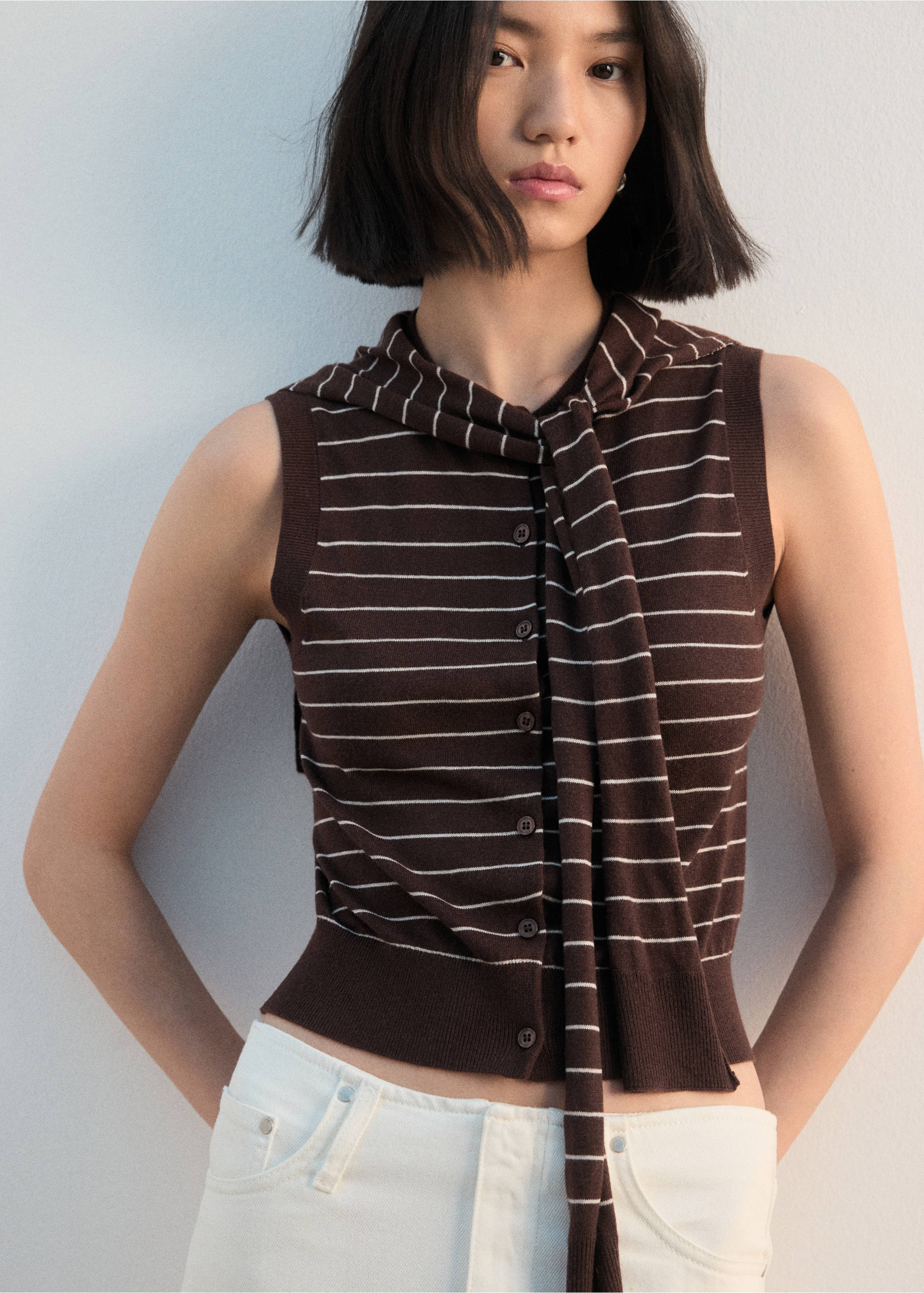 Jersey-knit waistcoat - Medium plane, Chocolate. Ref: 27072540-00.