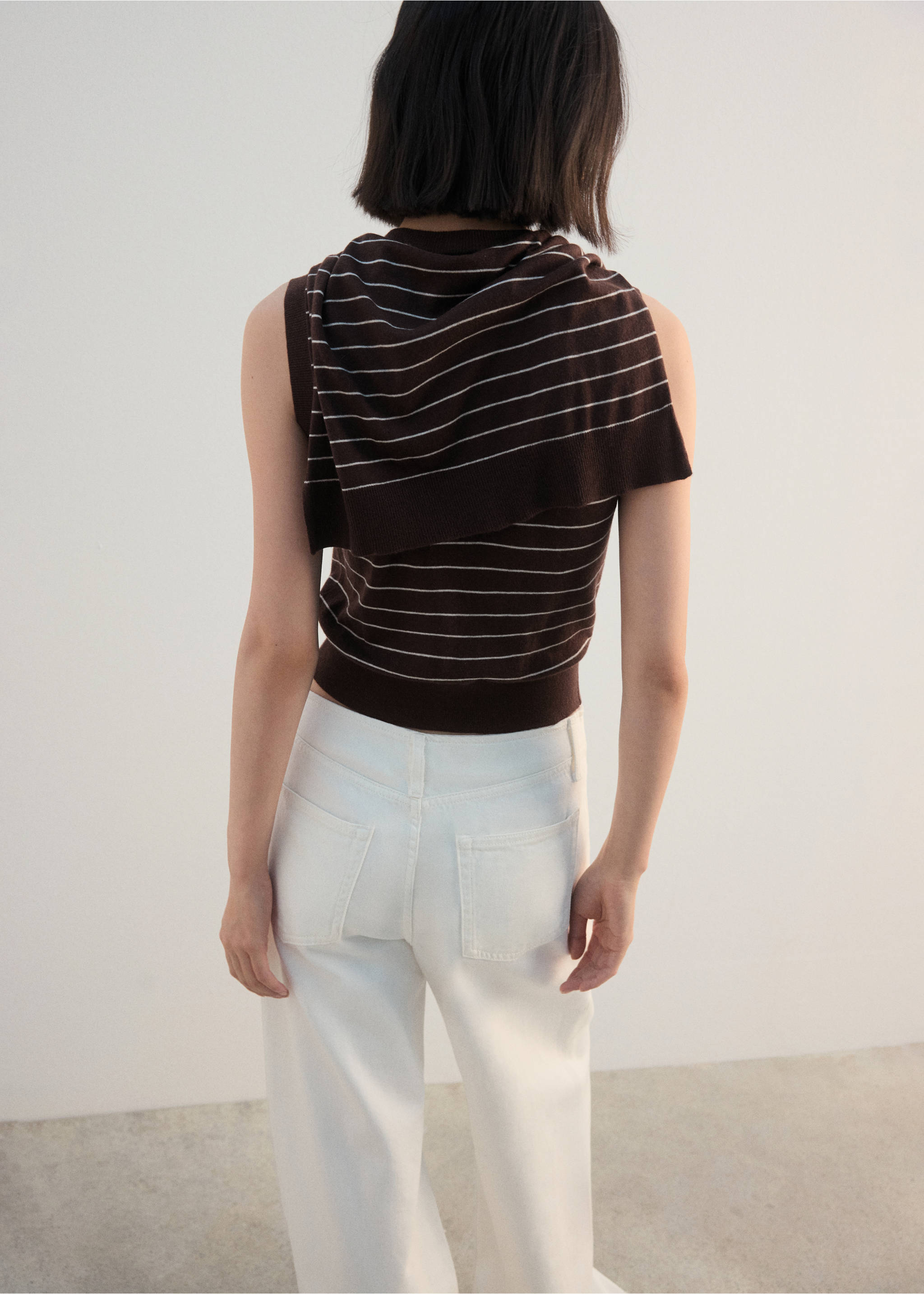 Jersey-knit waistcoat - Reverse of the article, Chocolate. Ref: 27072540-00.