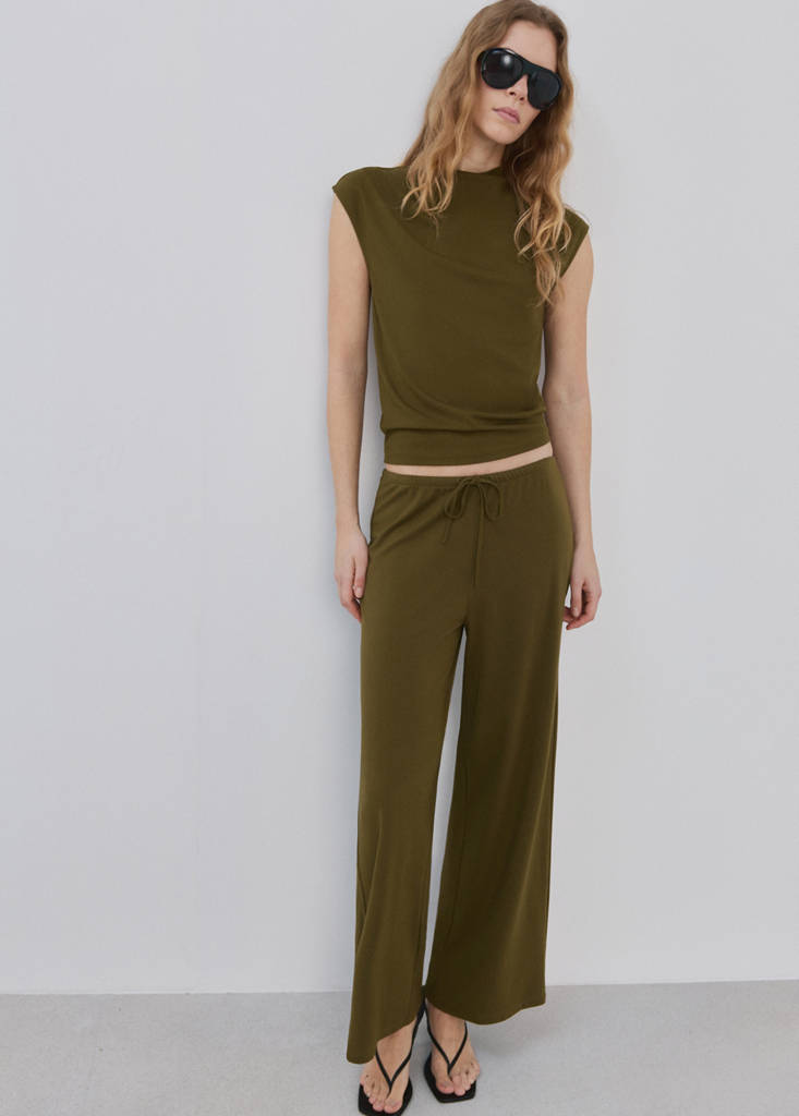 Straight-fit trousers with elastic waist — Khaki