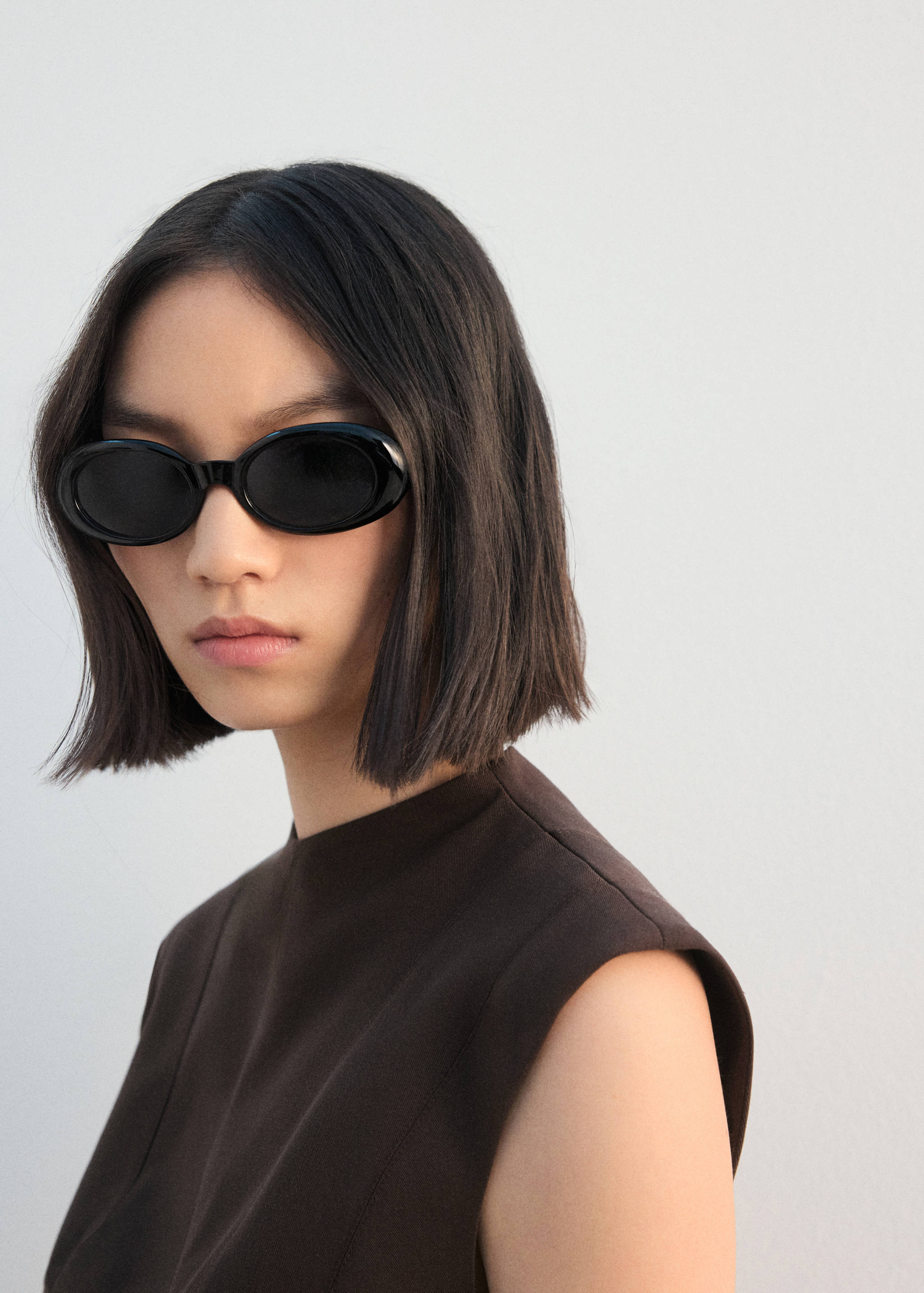 Getailleerde top met brede schouderbandjes - Detail van het artikel 1