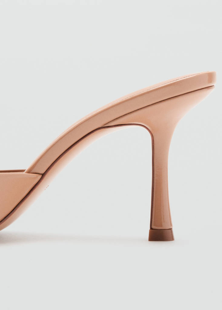 Pointed heel sandals — Nude