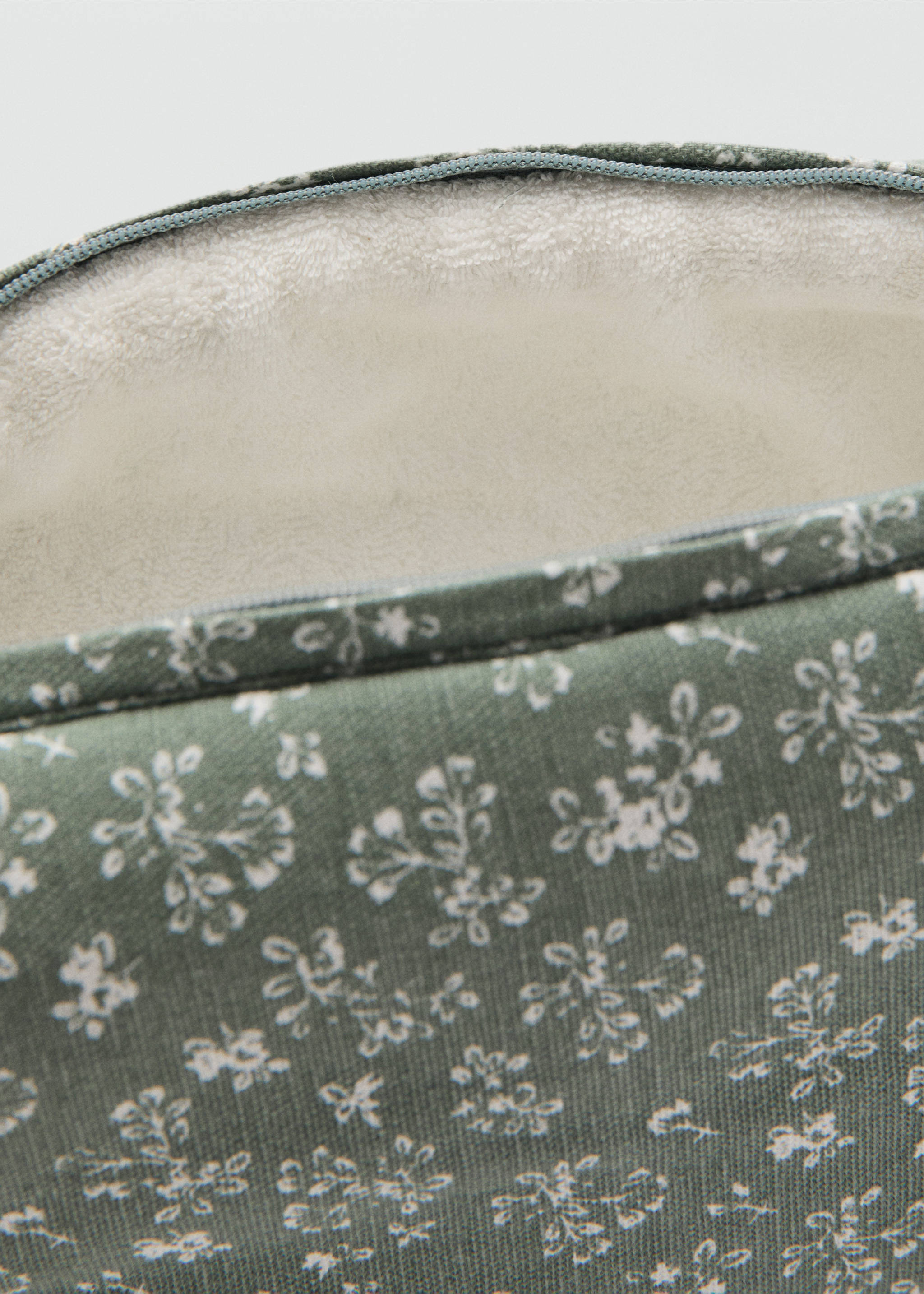 Neceser estampado floral - Detalle del artículo 2, Verde. Ref: 27072551-00.