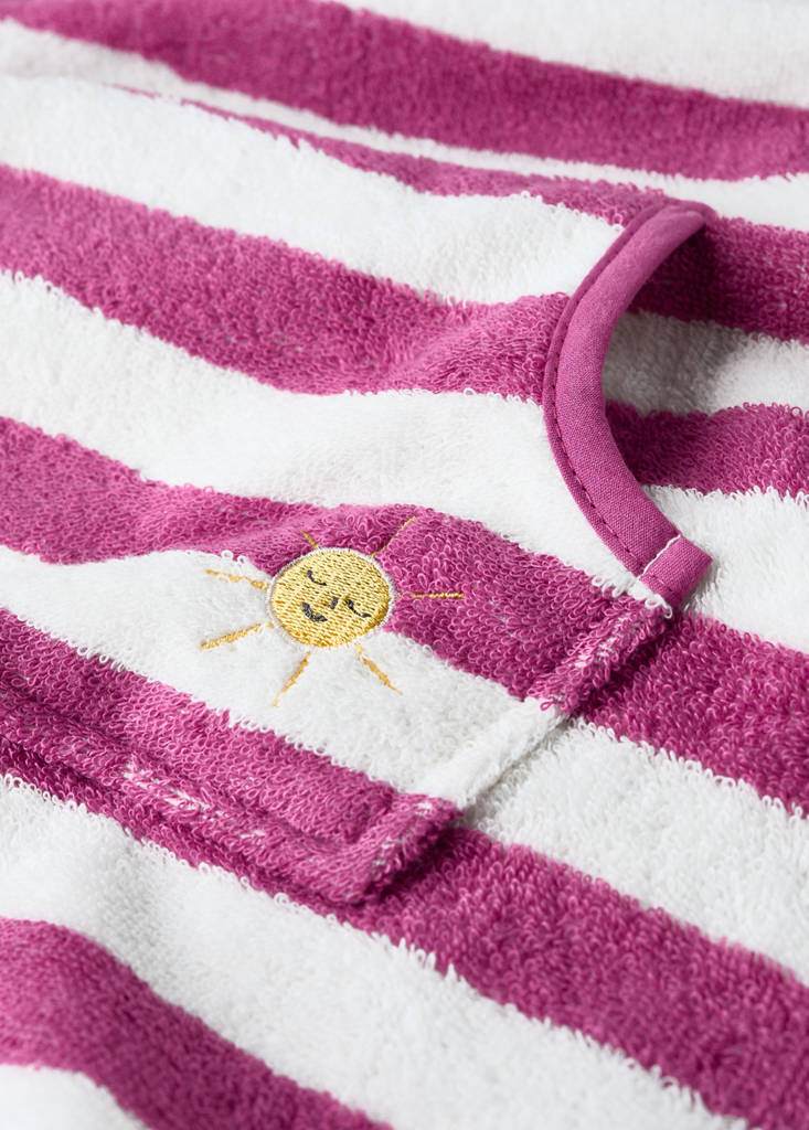 Striped poncho towel — Fuchsia