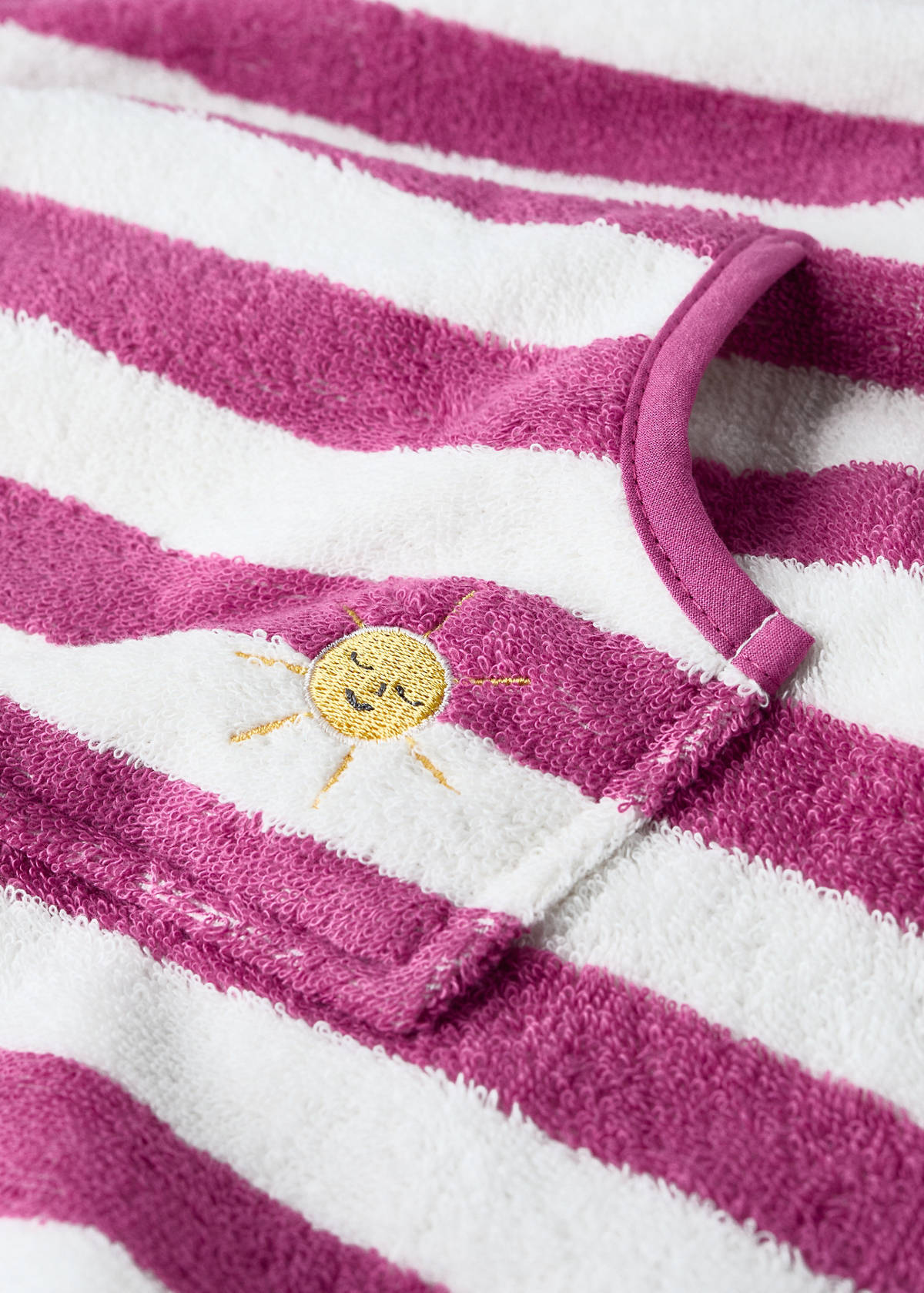 Striped poncho towel — Fuchsia