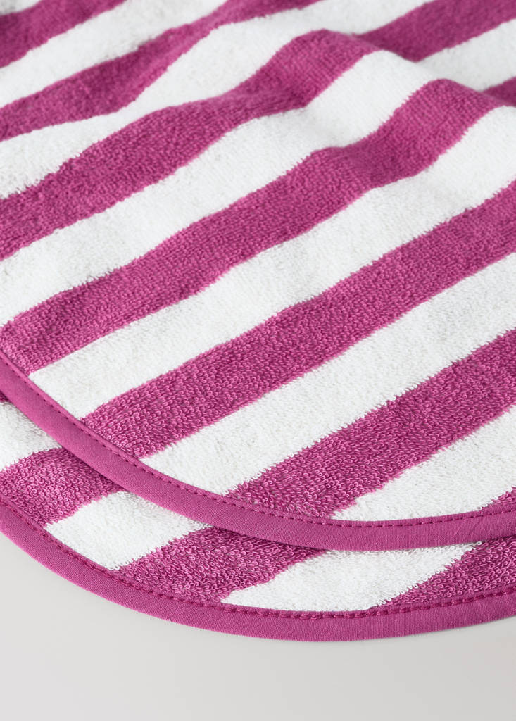 Striped poncho towel — Fuchsia