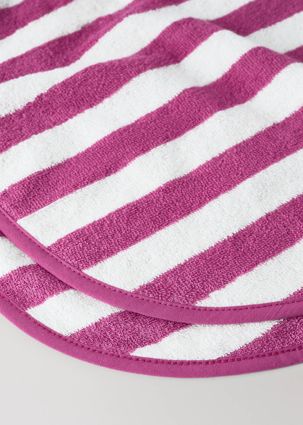 Striped poncho towel — Fuchsia