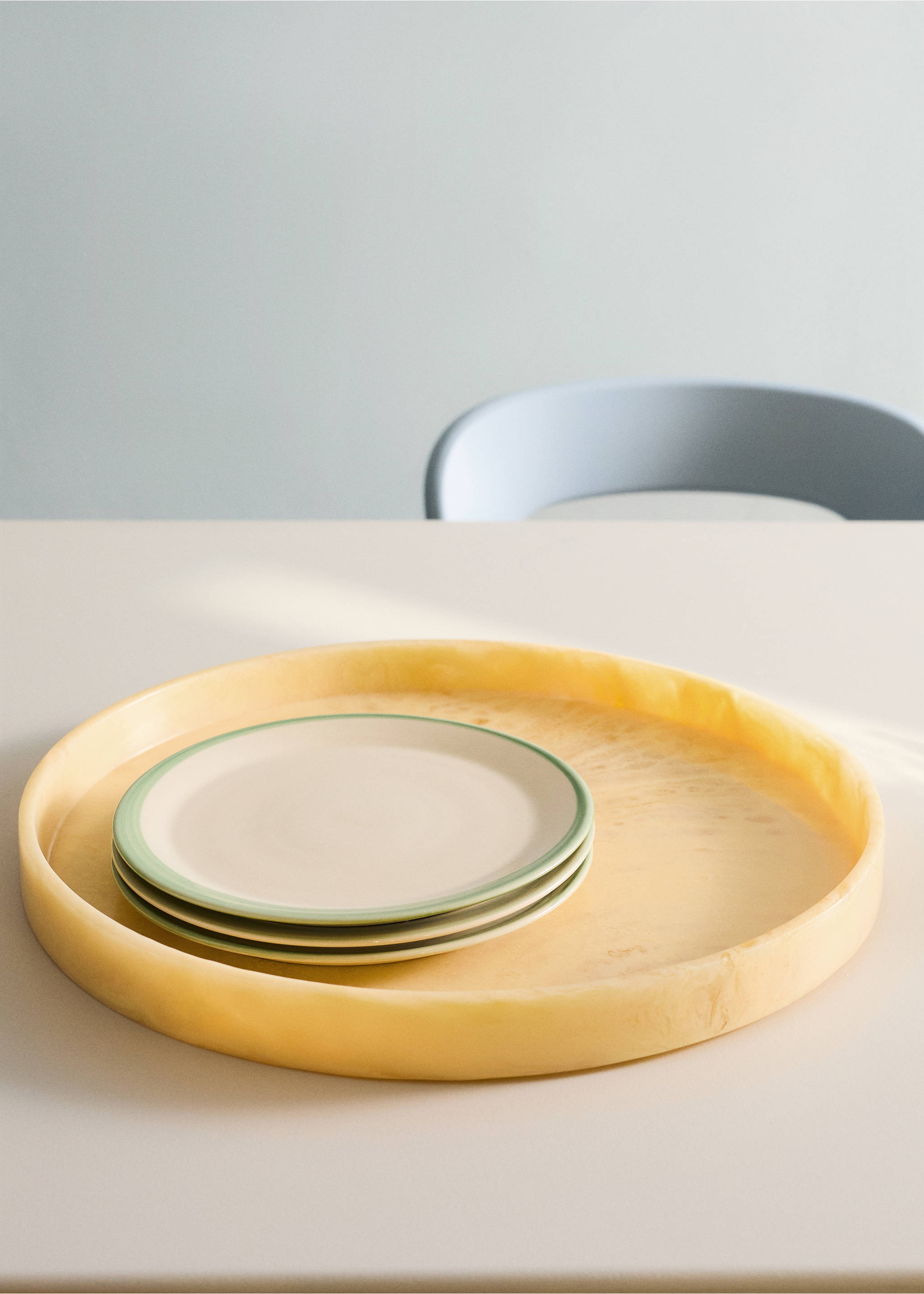 Bandeja decorativa de resina tamanho grande - Plano geral, Amarelo-pastel. Ref: 27072896-00.