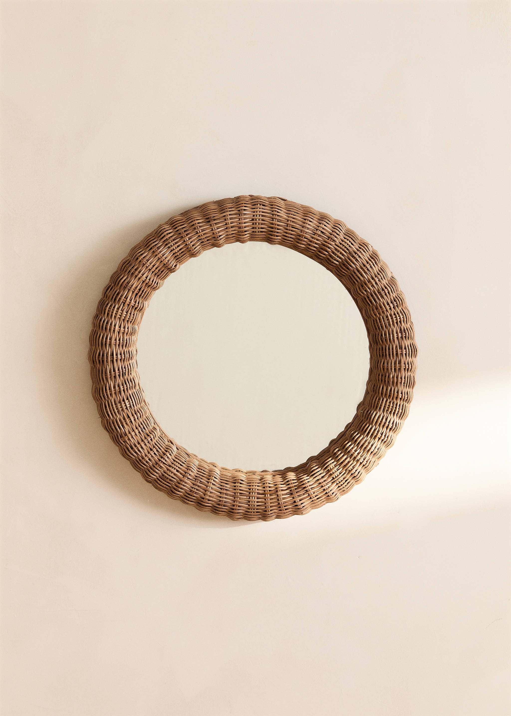 Дзеркало з ротанговою оправою - Загальний план