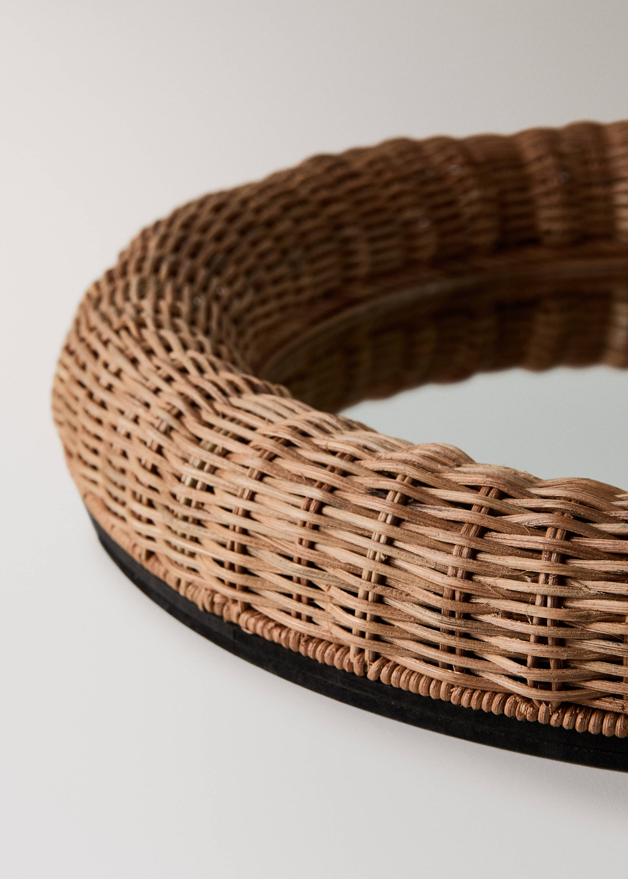 Дзеркало з ротанговою оправою - Детальніше про товар 2