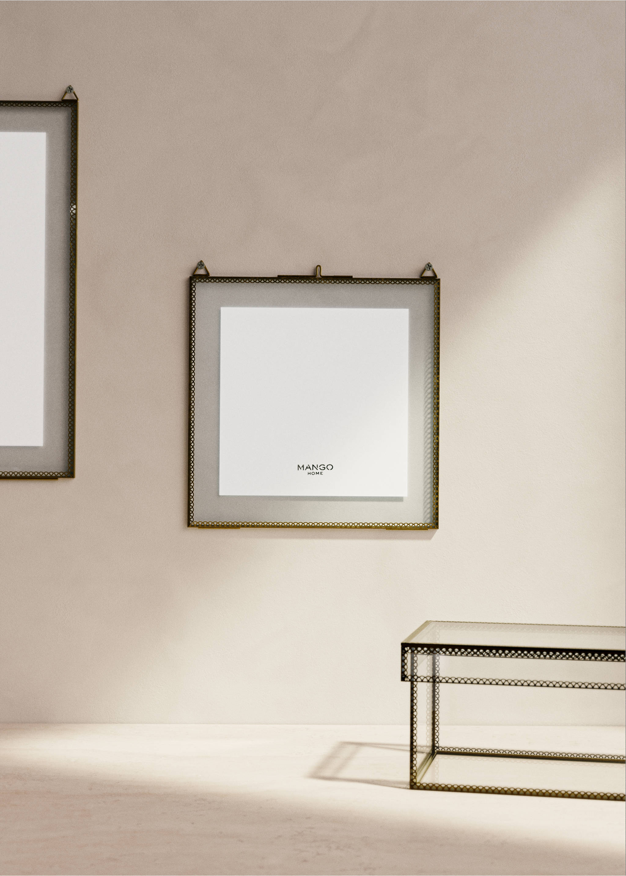 Medium square metal border frame - General plane, Gold. Ref: 27072900-00.