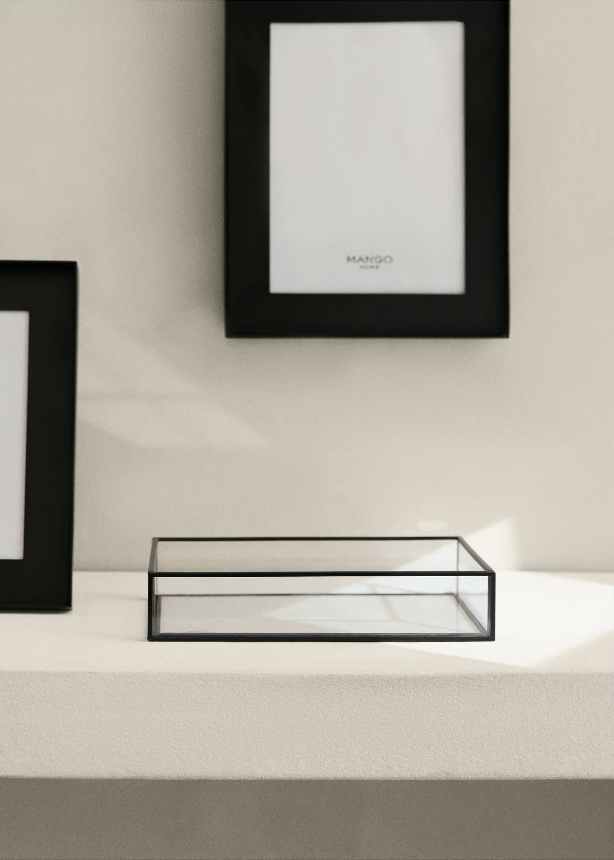 Small decorative glass and metal tray - General plane, Black. Ref: 27072901-00.