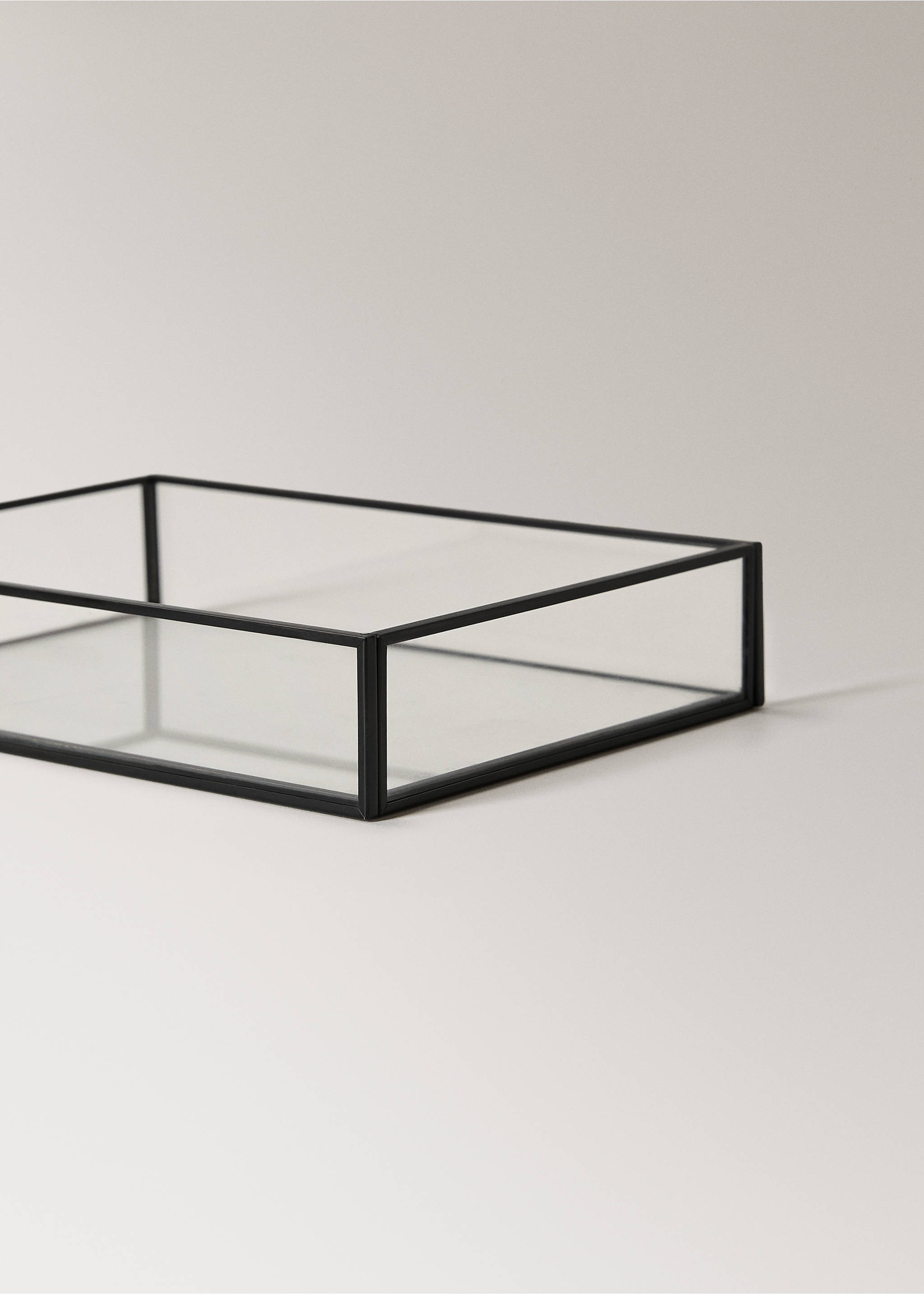 Small decorative glass and metal tray - Details of the article 2, Black. Ref: 27072901-00.