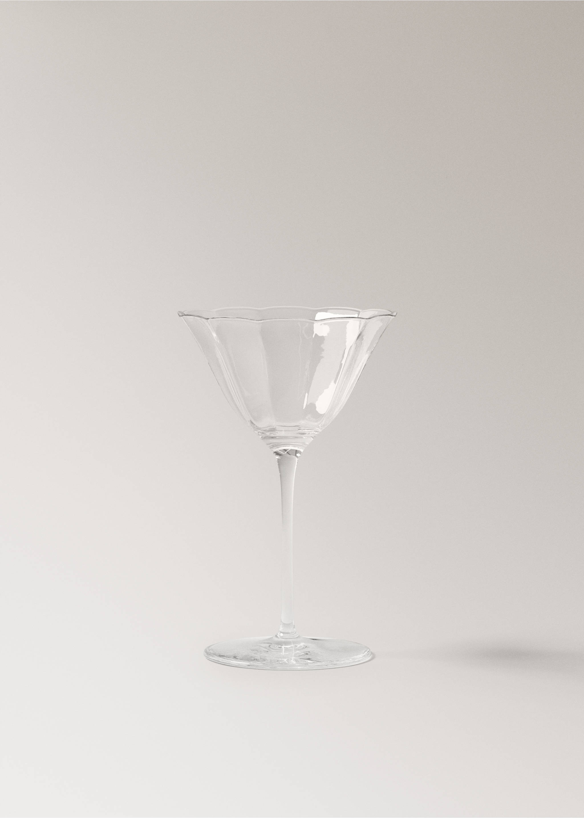 Verre en borosilicate forme ondulée, petit modèle - Article sans modèle, Gris glacé. Ref: 27072906-00.