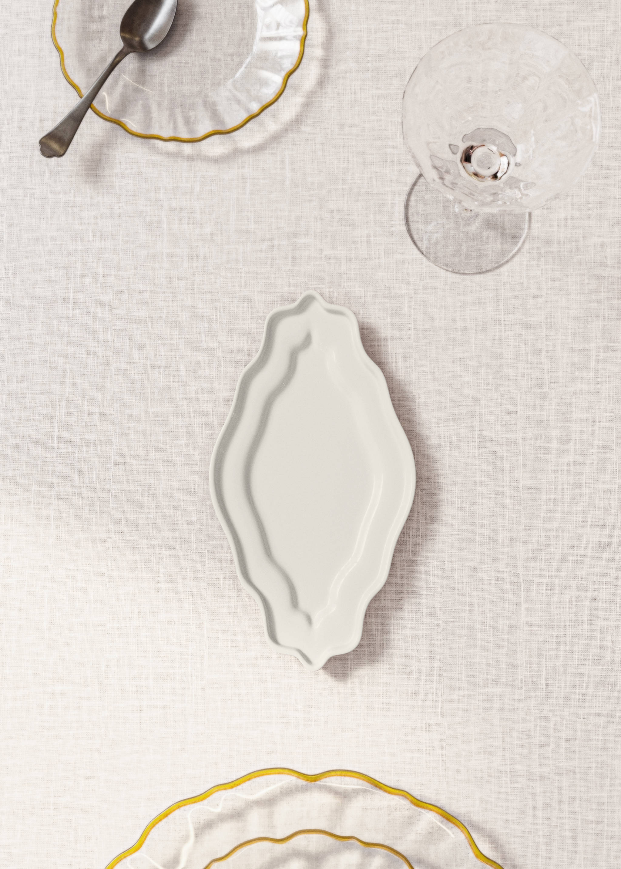 Schale aus Stahl mit reliefartigen Rändern - Allgemeine Ansicht