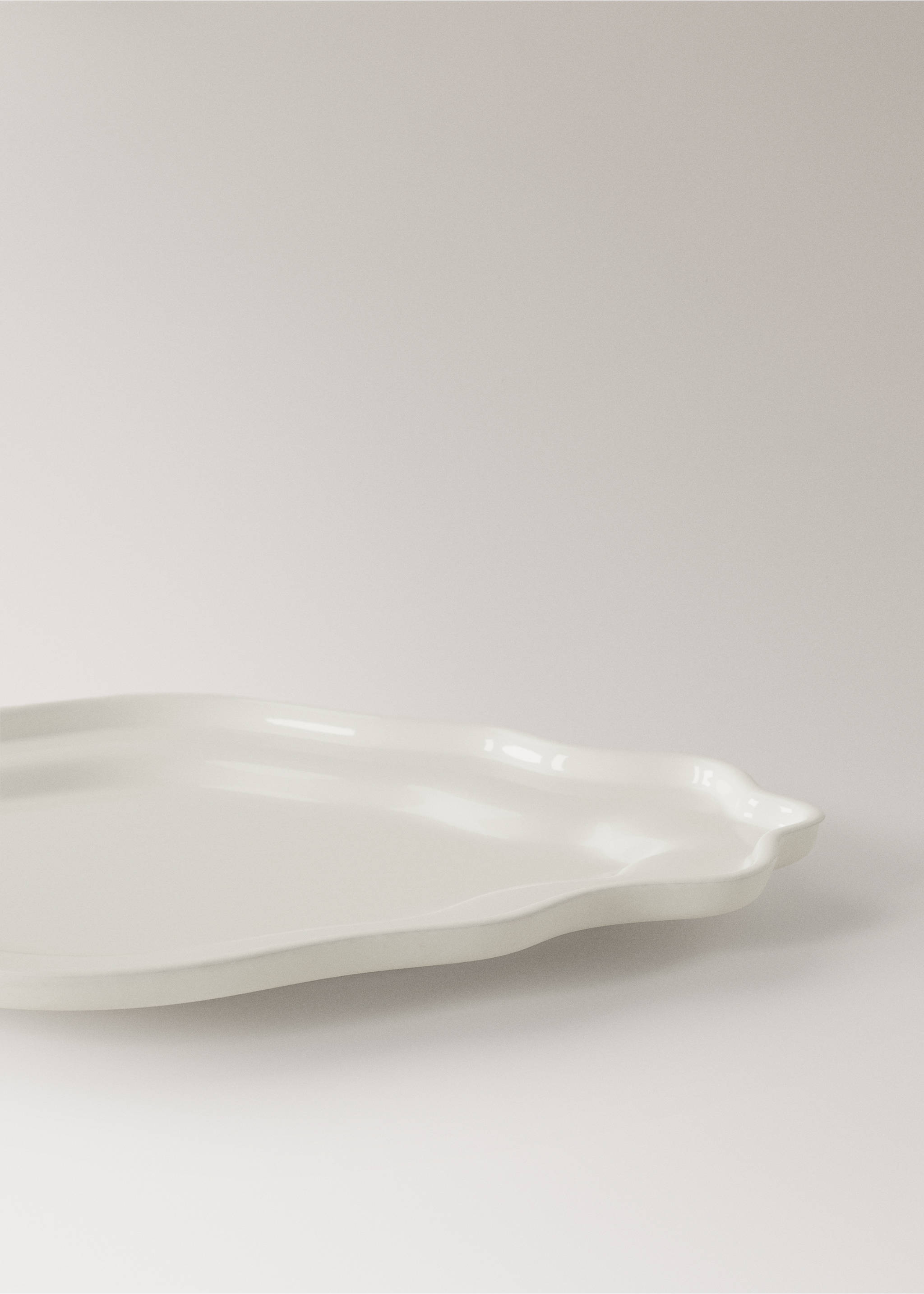 Schale aus Stahl mit reliefartigen Rändern - Detail des Artikels 2, Weiß. Ref: 27072910-00.