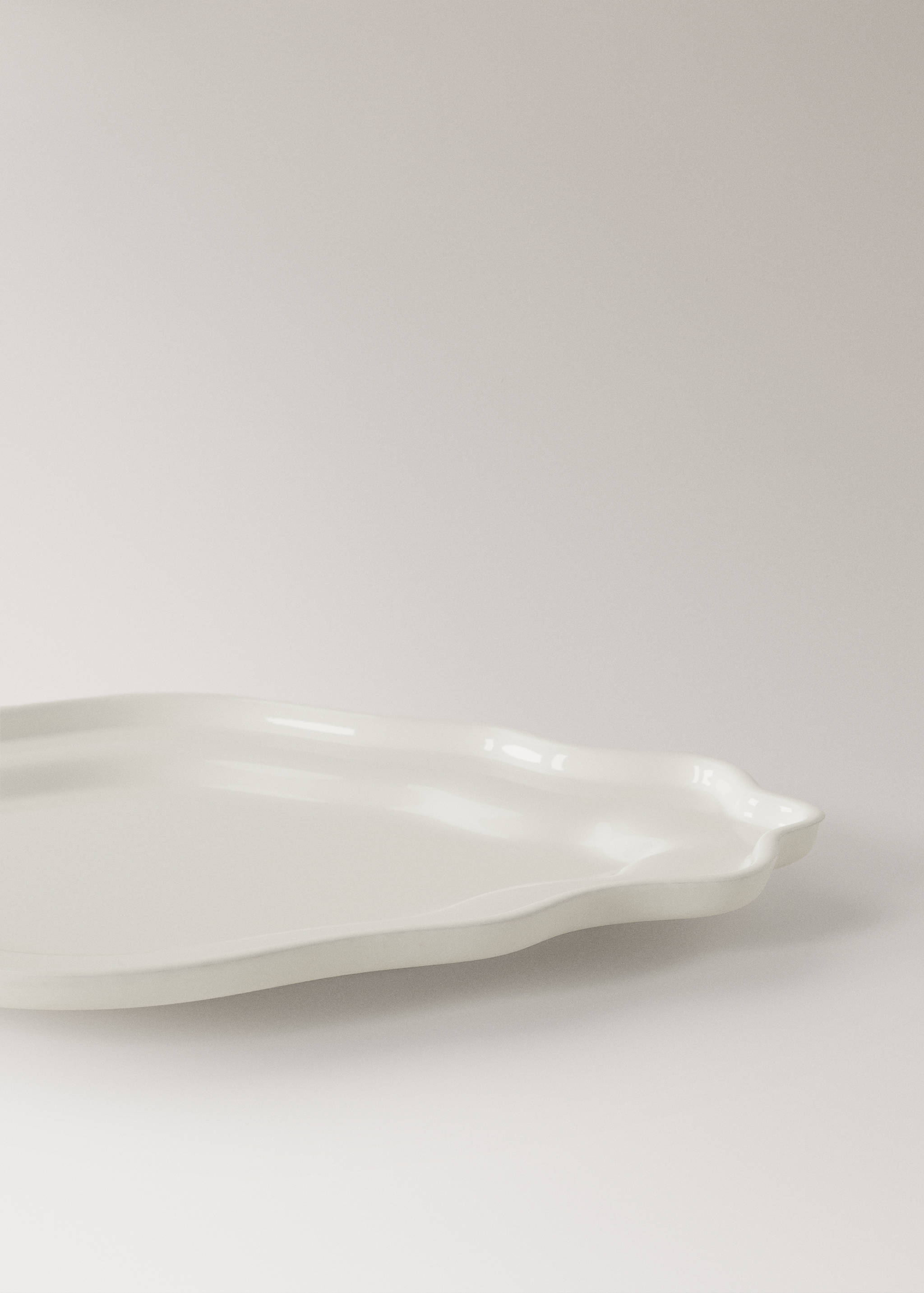 Schale aus Stahl mit reliefartigen Rändern - Detail des Artikels 2